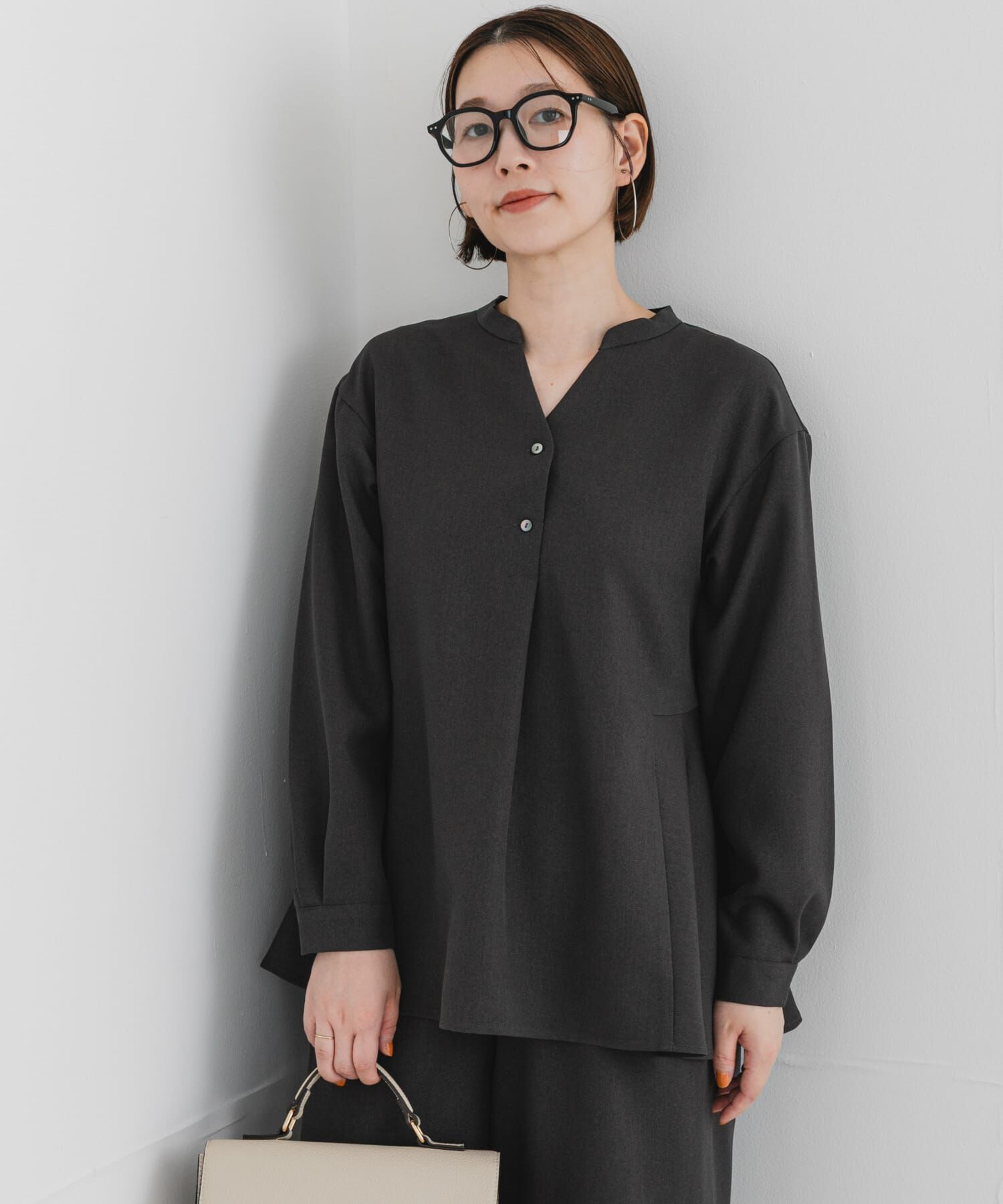 URBAN RESEARCH ROSSO「『UR TECH SMOOTHLUXE』F by ROSSO　サイドペプラムブラウス」|シャツ・ブラウス|