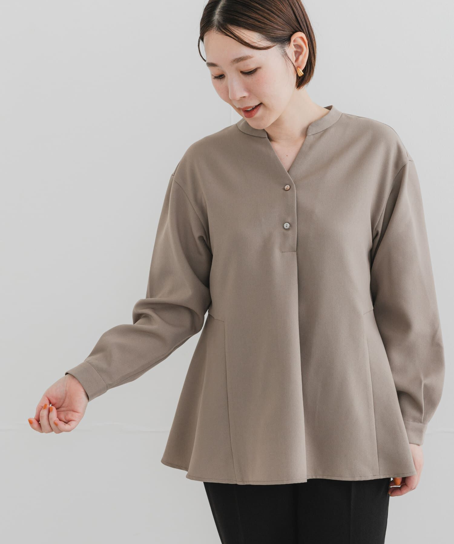 URBAN RESEARCH ROSSO「『UR TECH SMOOTHLUXE』F by ROSSO　サイドペプラムブラウス」|シャツ・ブラウス|