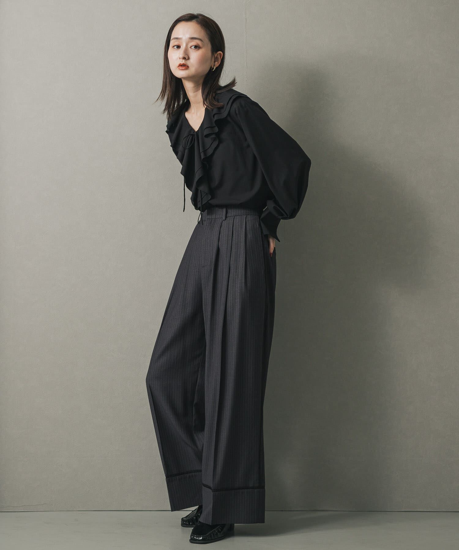 SENSE OF PLACE by URBAN RESEARCH「Vネックラッフルブラウス」|シャツ・ブラウス|