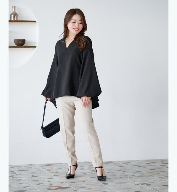 ur's「【尾﨑真衣さんコラボアイテム】Vネックバルーンスリーブバックペプラムトップス」|Tシャツ・カットソー|