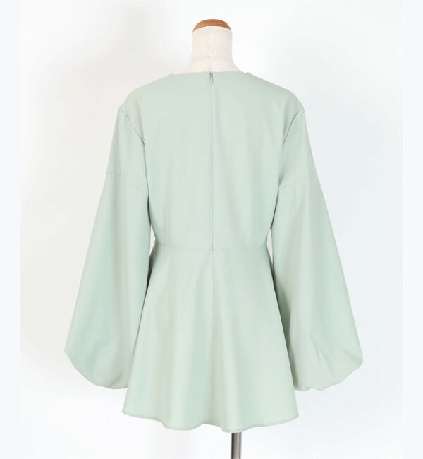 ur's「【尾﨑真衣さんコラボアイテム】Vネックバルーンスリーブバックペプラムトップス」|Tシャツ・カットソー|