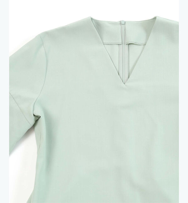 ur's「【尾﨑真衣さんコラボアイテム】Vネックバルーンスリーブバックペプラムトップス」|Tシャツ・カットソー|