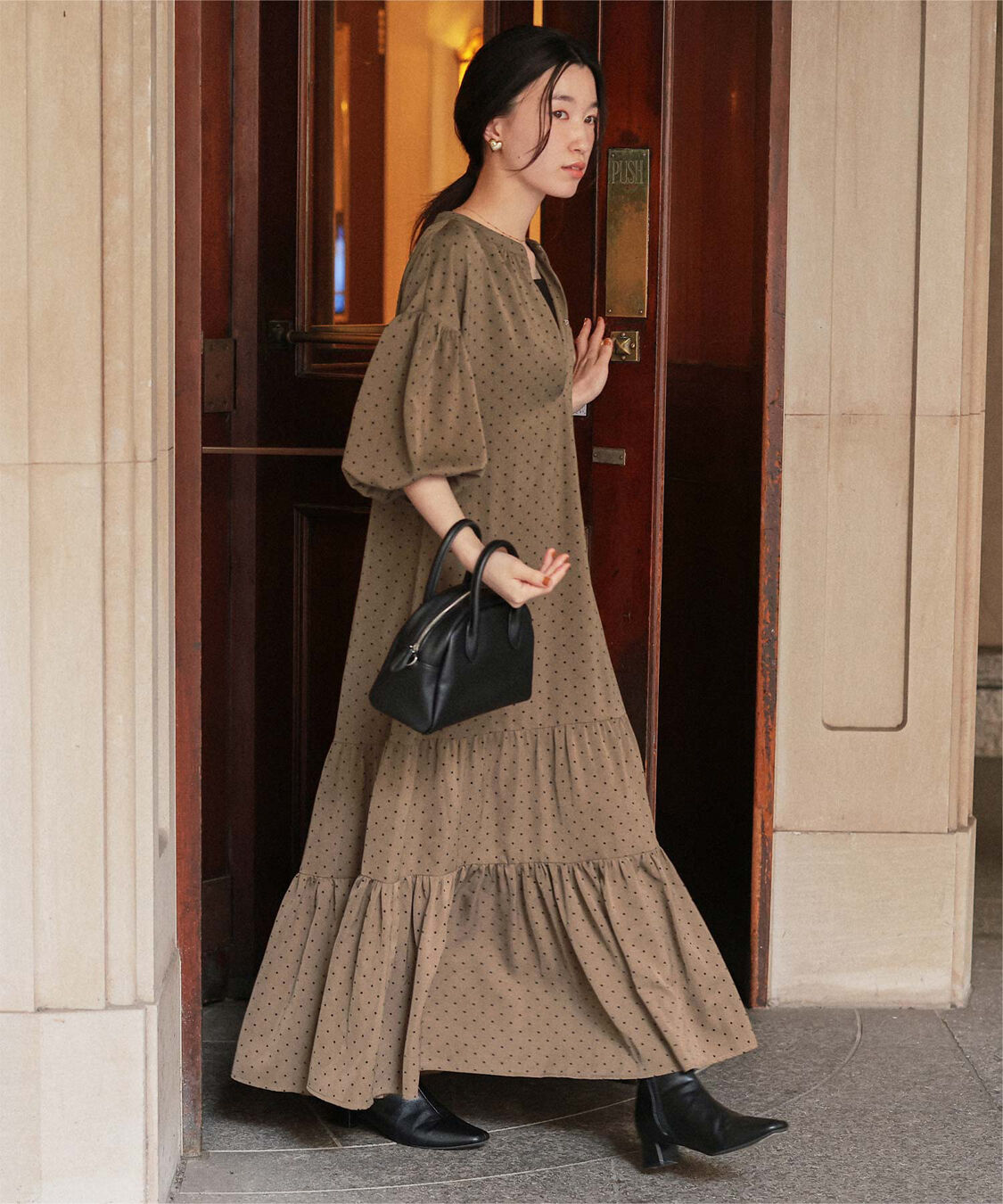 titivate「スキッパーティアードワンピース」|ワンピース|ベージュ