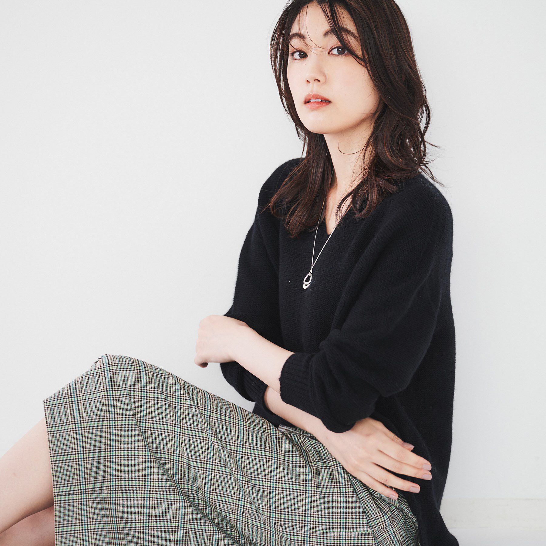 UNTITLED「【体型カバー/日本製/洗える】ウールシルクカシミヤミックス Vネックプルオーバーニット」|ニット・セーター|