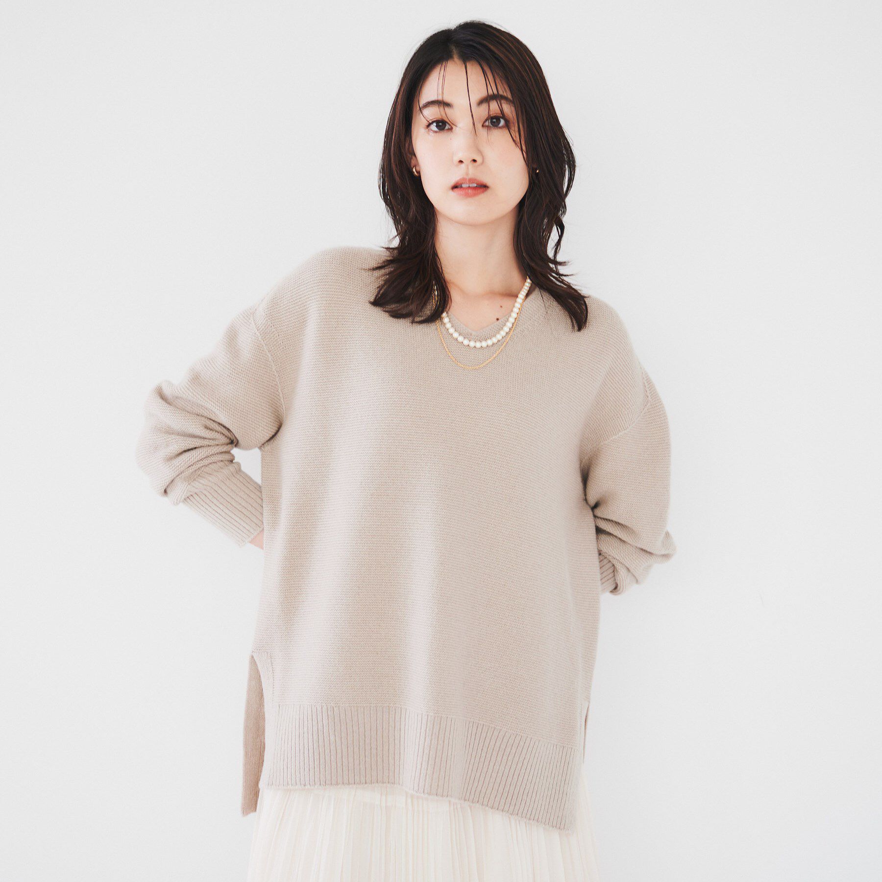 UNTITLED「【体型カバー/日本製/洗える】ウールシルクカシミヤミックス Vネックプルオーバーニット」|ニット・セーター|