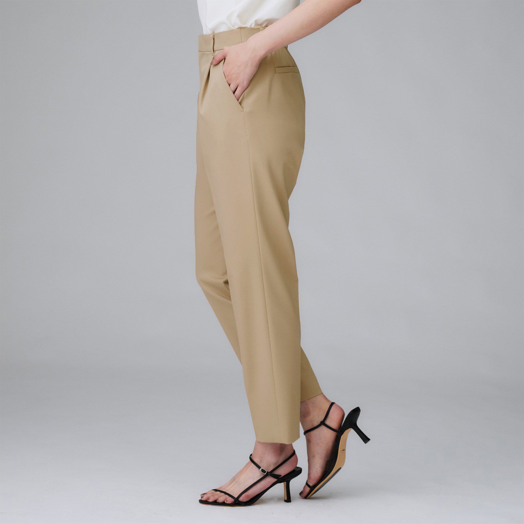 UNTITLED「【はっ水/後ろウエストゴム/洗える】ストレッチテーパードパンツ」|その他|