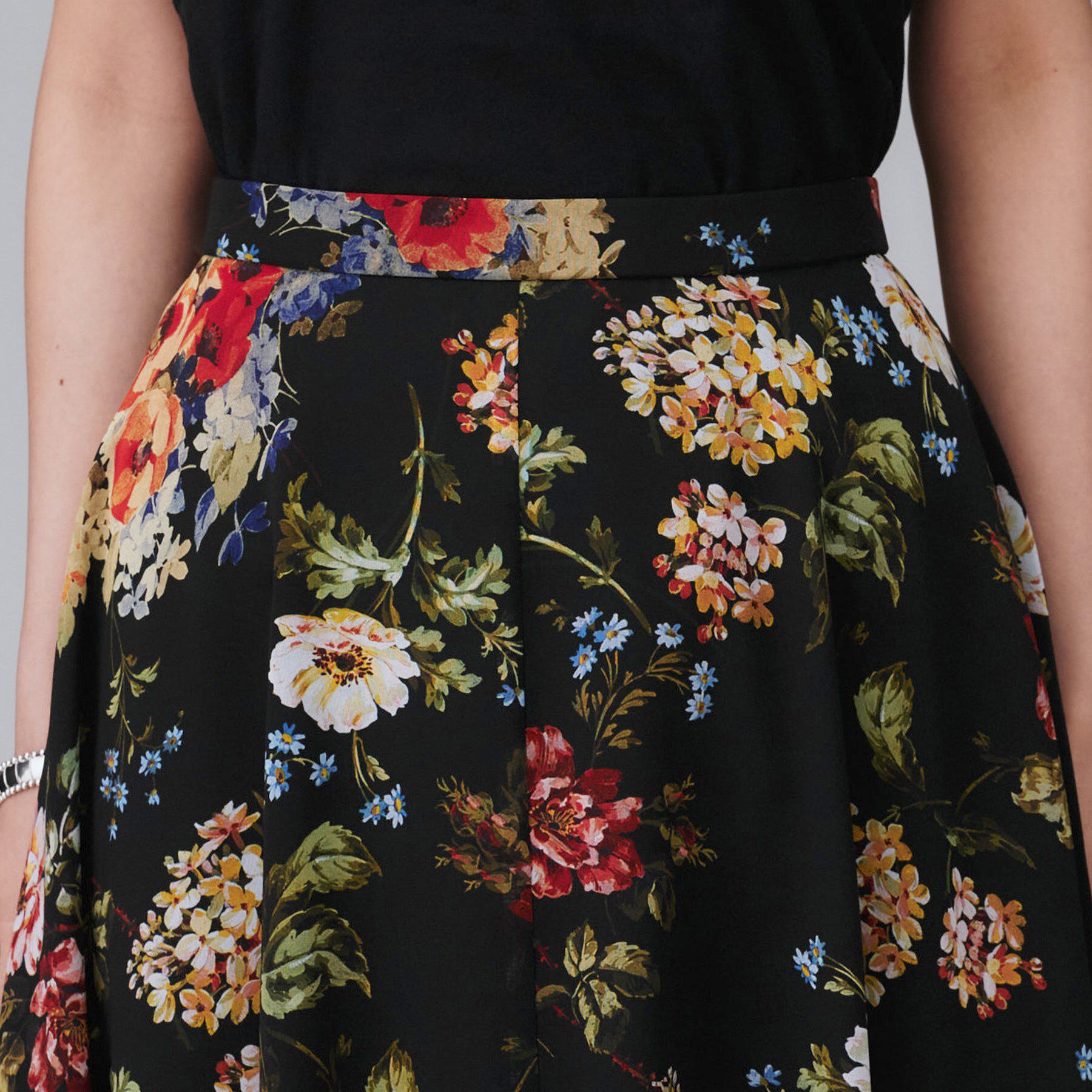 UNTITLED「【セットアップ可/シアー/洗える】アンティークフラワー柄スカート」|スカート|