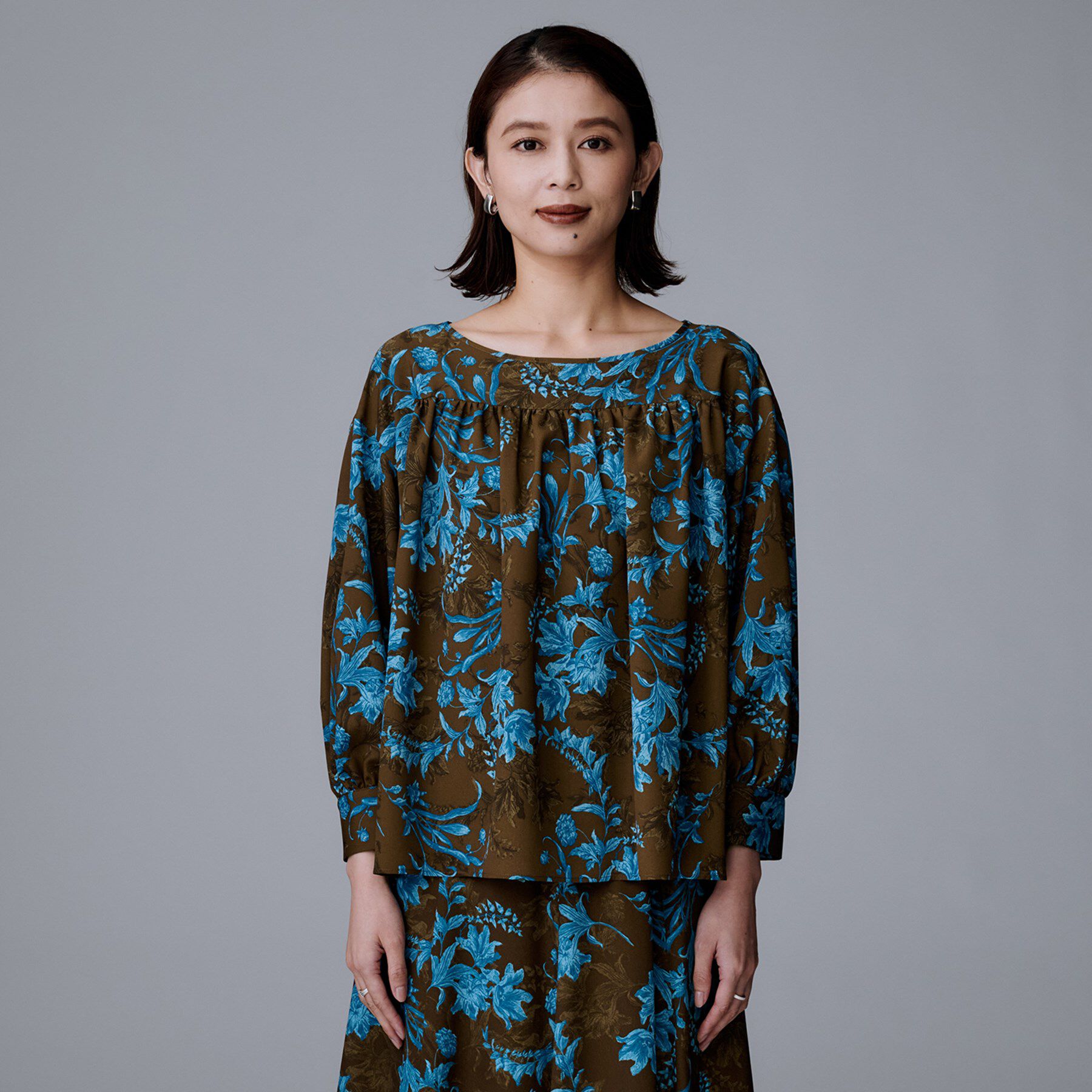 UNTITLED「【洗える/セットアップ可能】オーナメントフラワー ブラウス」|シャツ・ブラウス|