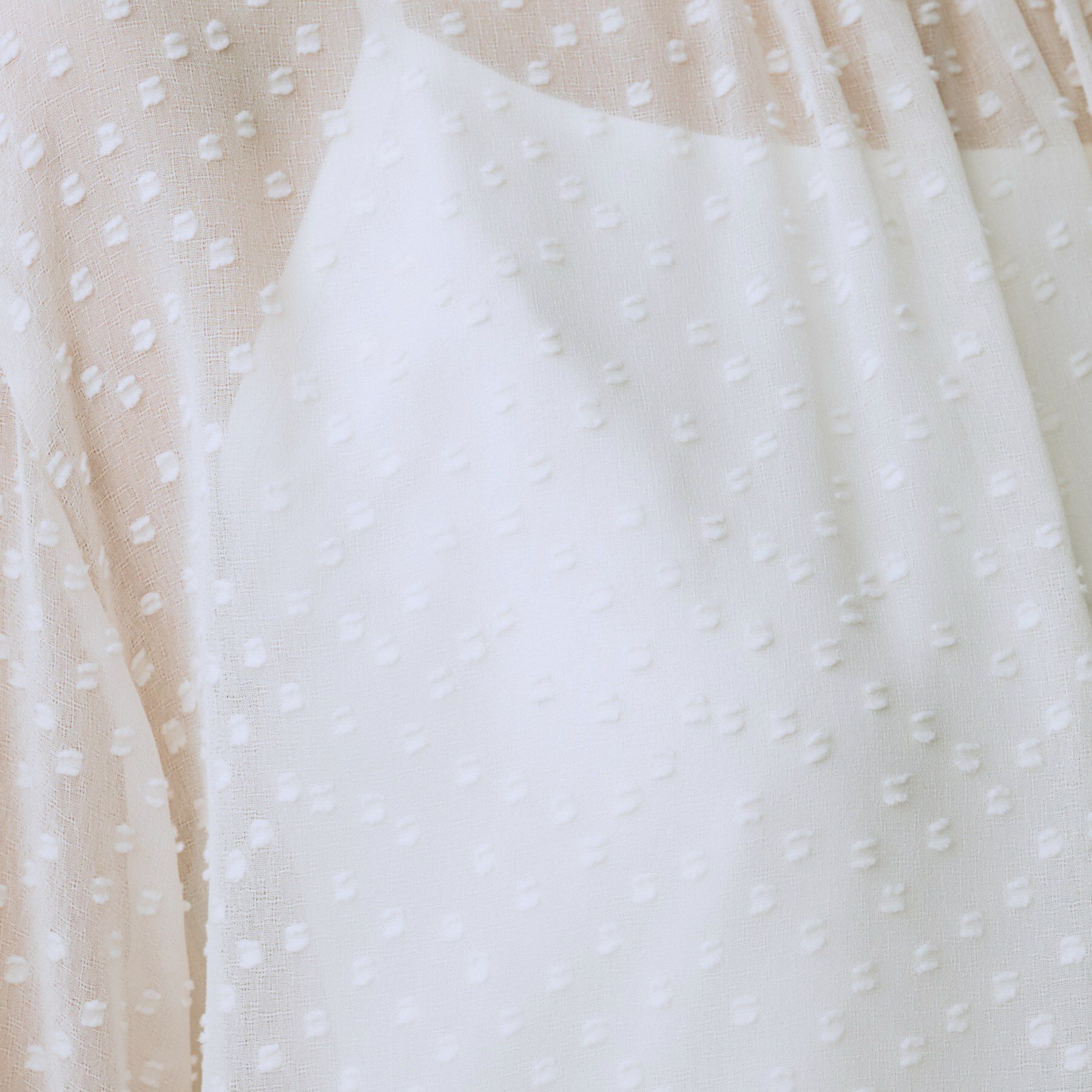 UNTITLED「【重ね着やスーツインナーに/シアー】ドットジャカード ブラウス」|シャツ・ブラウス|