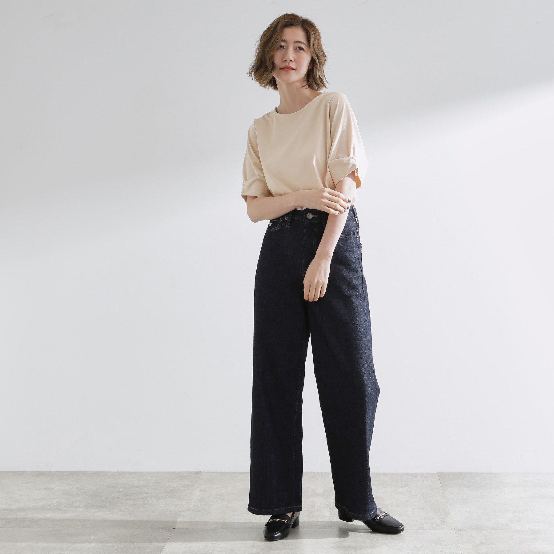 grove「きちんと感と女性らしさ、二の腕カバーが一枚で叶う　袖口パール調ボタンプルオーバー」|Tシャツ・カットソー|