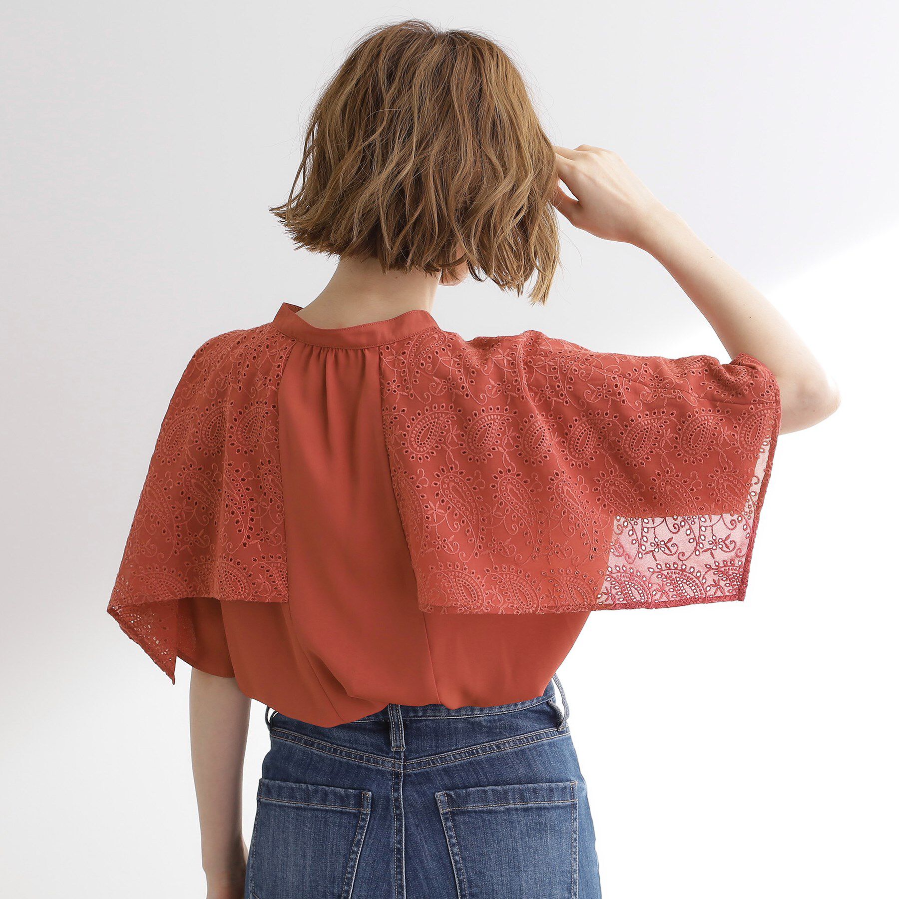 grove「透け感と刺繍で魅せる　ペイズリー刺繍ケープブラウス」|シャツ・ブラウス|