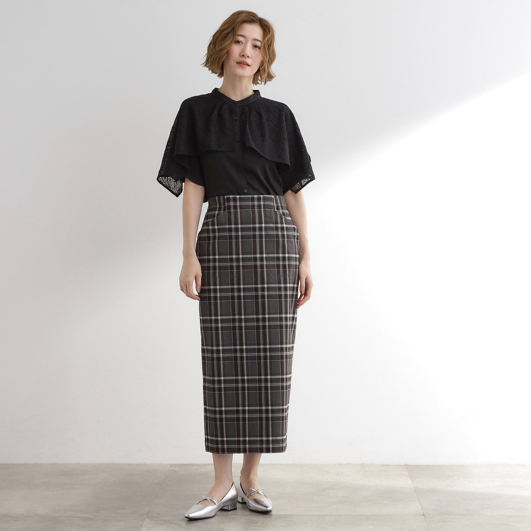 grove「透け感と刺繍で魅せる　ペイズリー刺繍ケープブラウス」|シャツ・ブラウス|