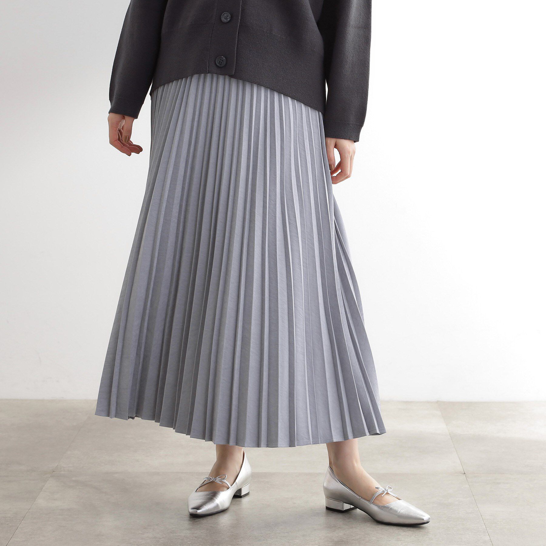 grove「すっきり見えて、やさしく揺れる。大人のスエードライクプリーツスカート」|スカート|アイスグレー(011