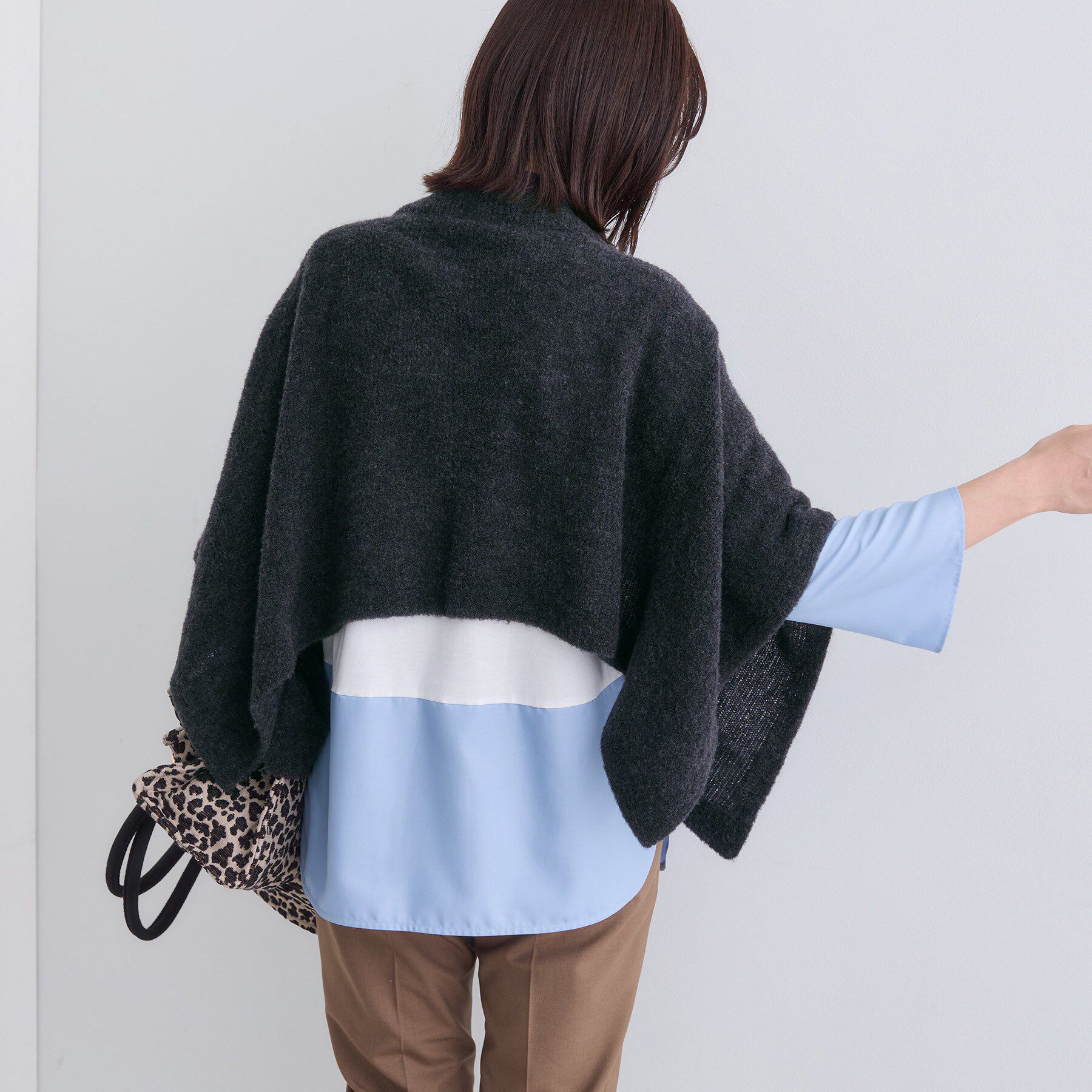 INDIVI「【エアリー素材】ブークレケープポンチョ」|ニット・セーター|