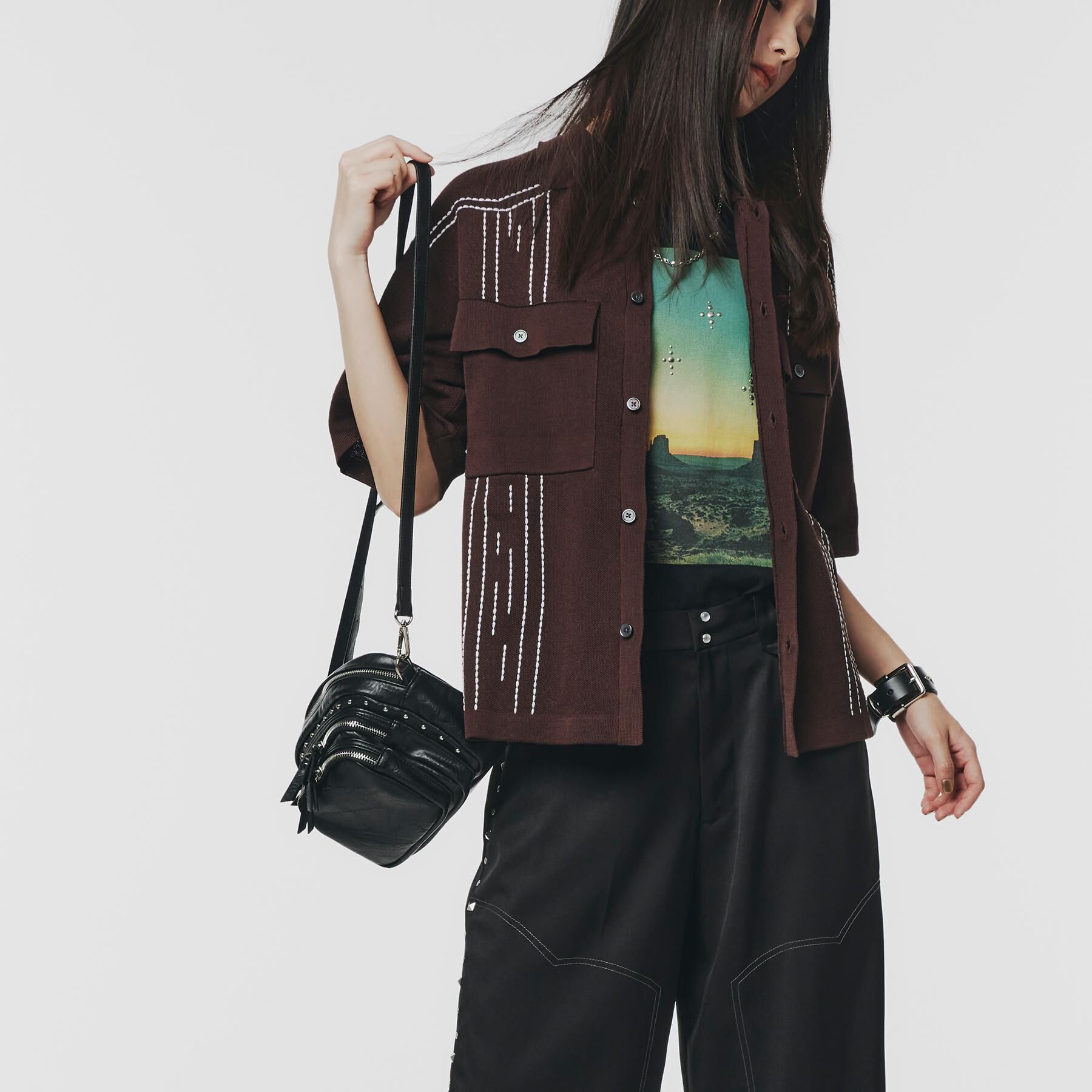 tk.TAKEO KIKUCHI「【スタッズシリーズ】ショルダーバッグ」|ショルダー・メッセンジャー|