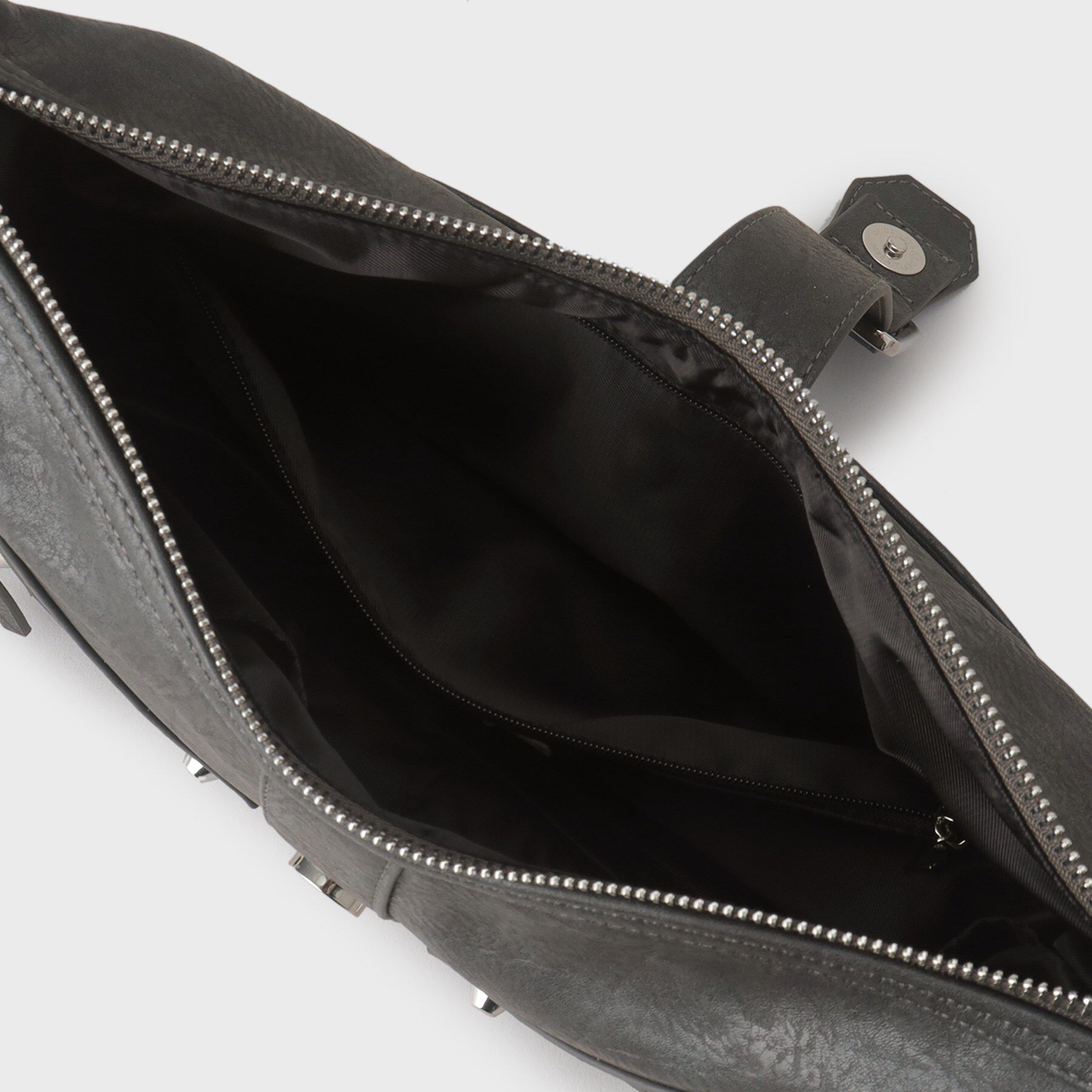 tk.TAKEO KIKUCHI「【FANCYシリーズ】スタッズクレセントショルダーバッグ」|ショルダー・メッセンジャー|