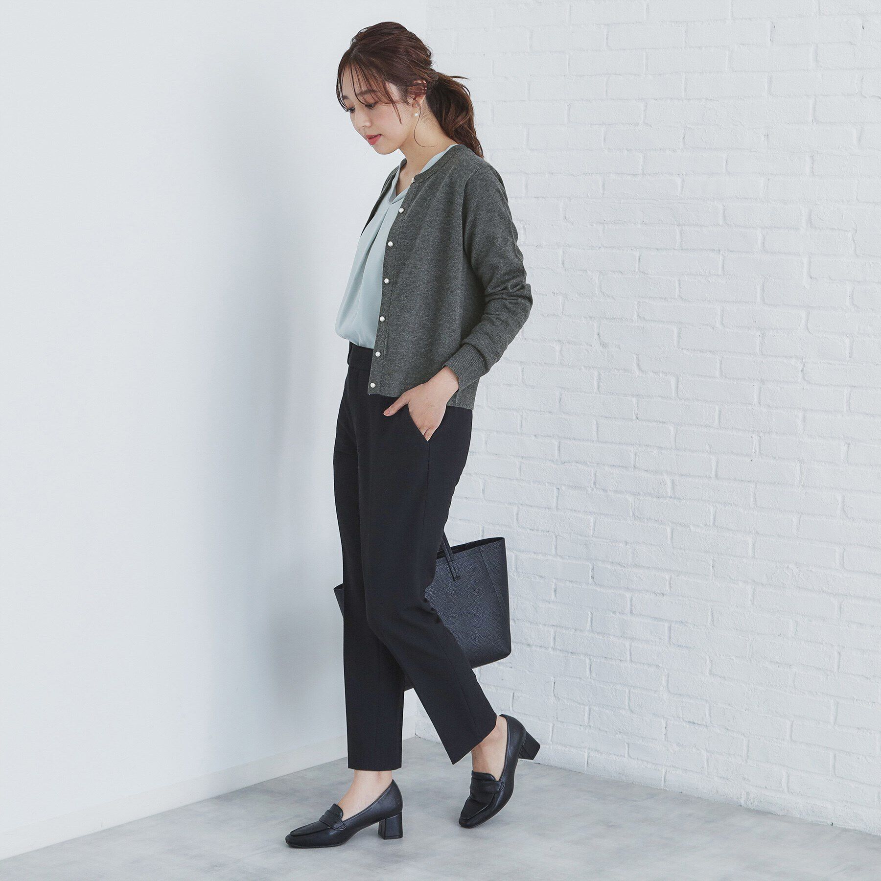 index「≪エマール検証済≫7colorビジュー釦クルーネックカーディガン【洗濯機洗い可】」|カーディガン|