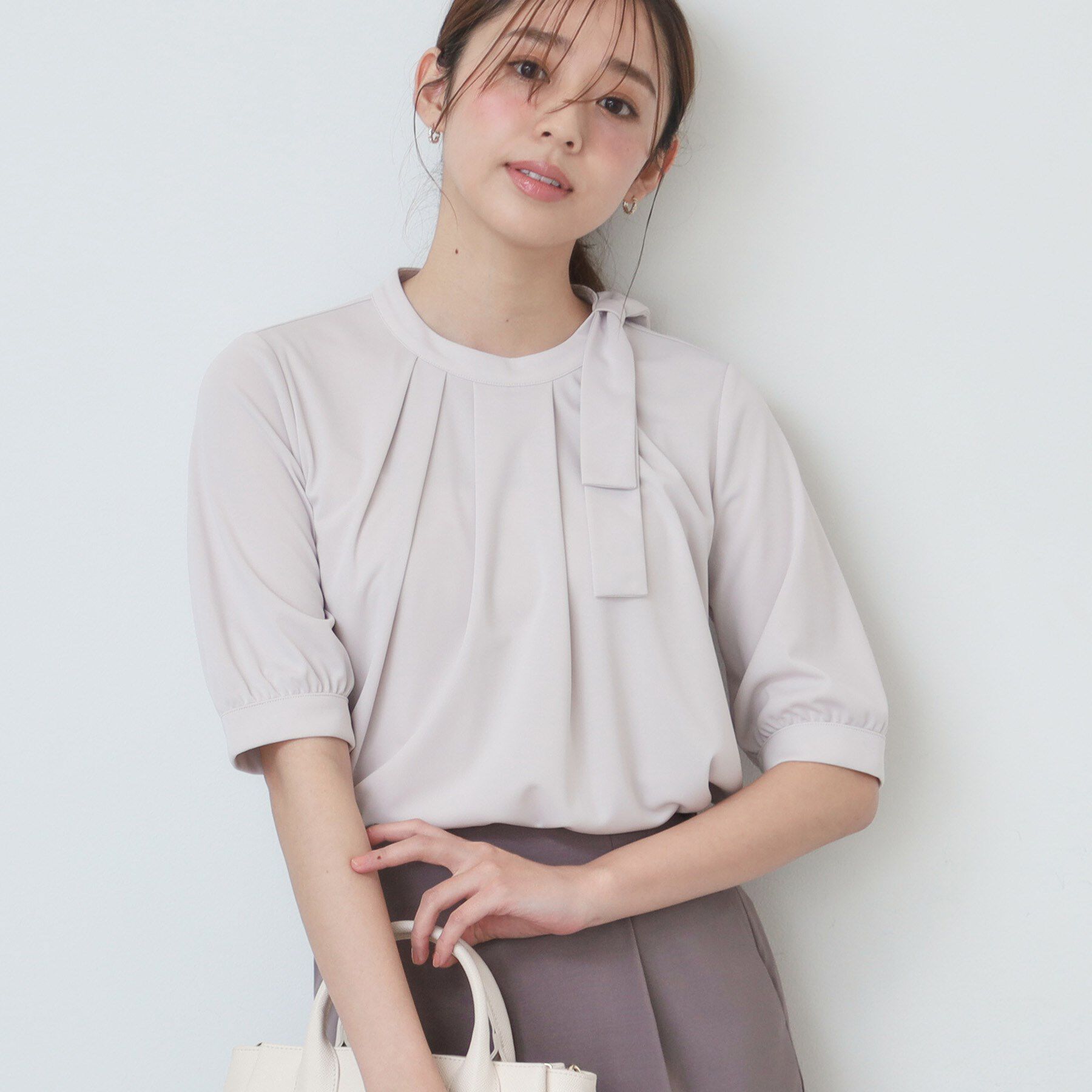 index「サイドリボンデザイントップス【UV/接触冷感/吸水速乾/洗濯機洗い可】」|シャツ・ブラウス|グレージュ(050)