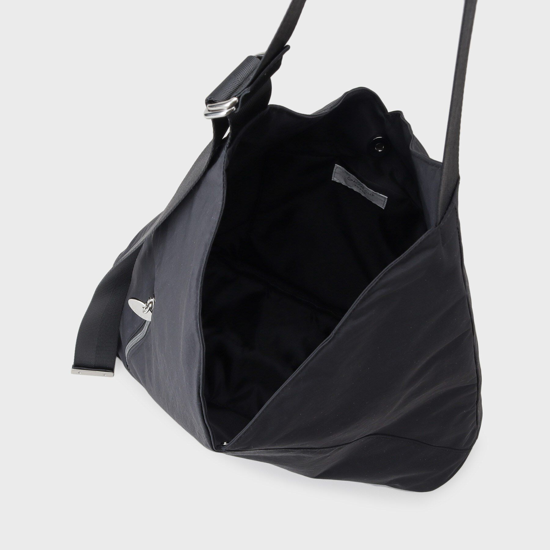 OPAQUE.CLIP「【A4サイズ対応／長さ調整可能】ダブルトライアングルデザインショルダーバッグ」|ショルダー・メッセンジャー|