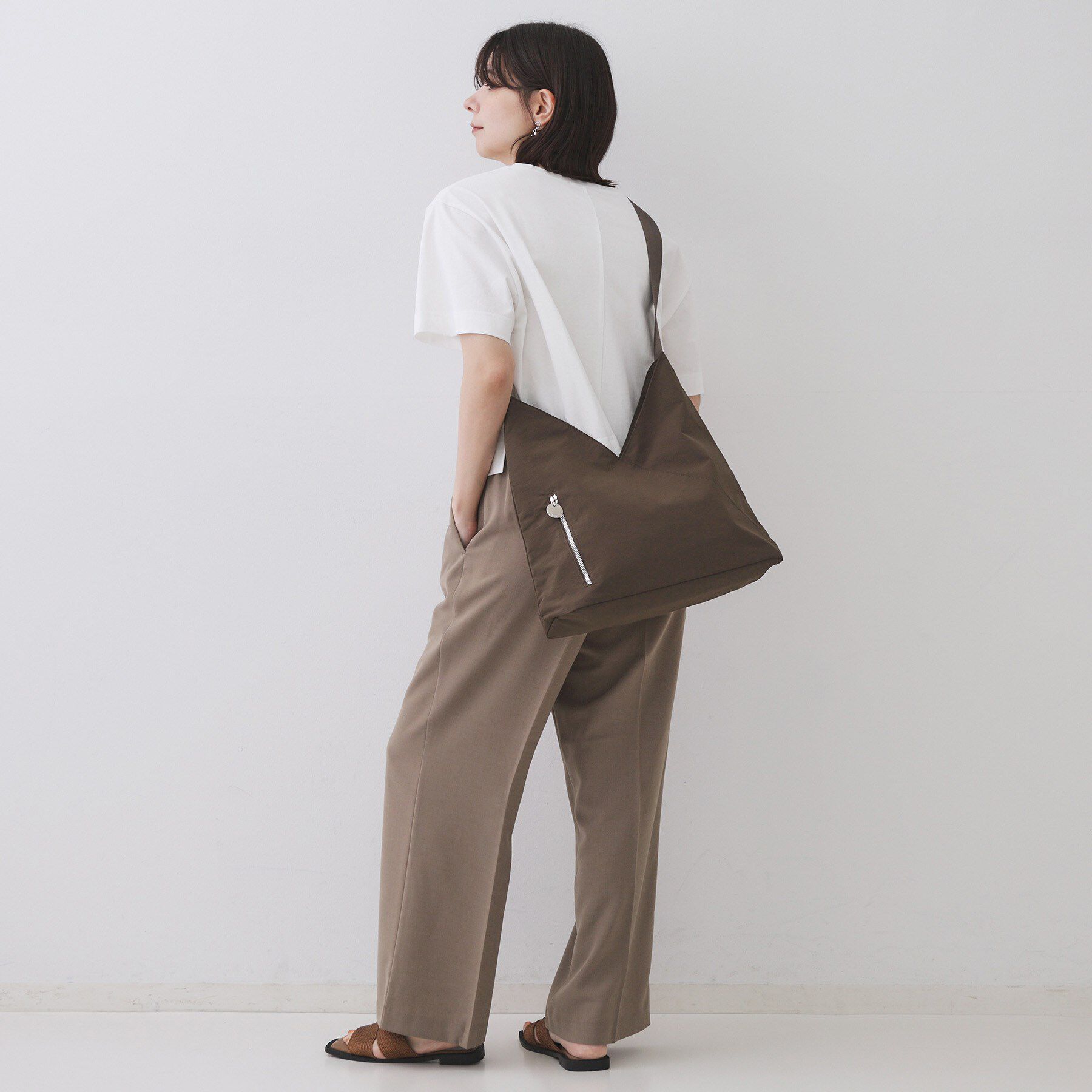 OPAQUE.CLIP「【A4サイズ対応／長さ調整可能】ダブルトライアングルデザインショルダーバッグ」|ショルダー・メッセンジャー|