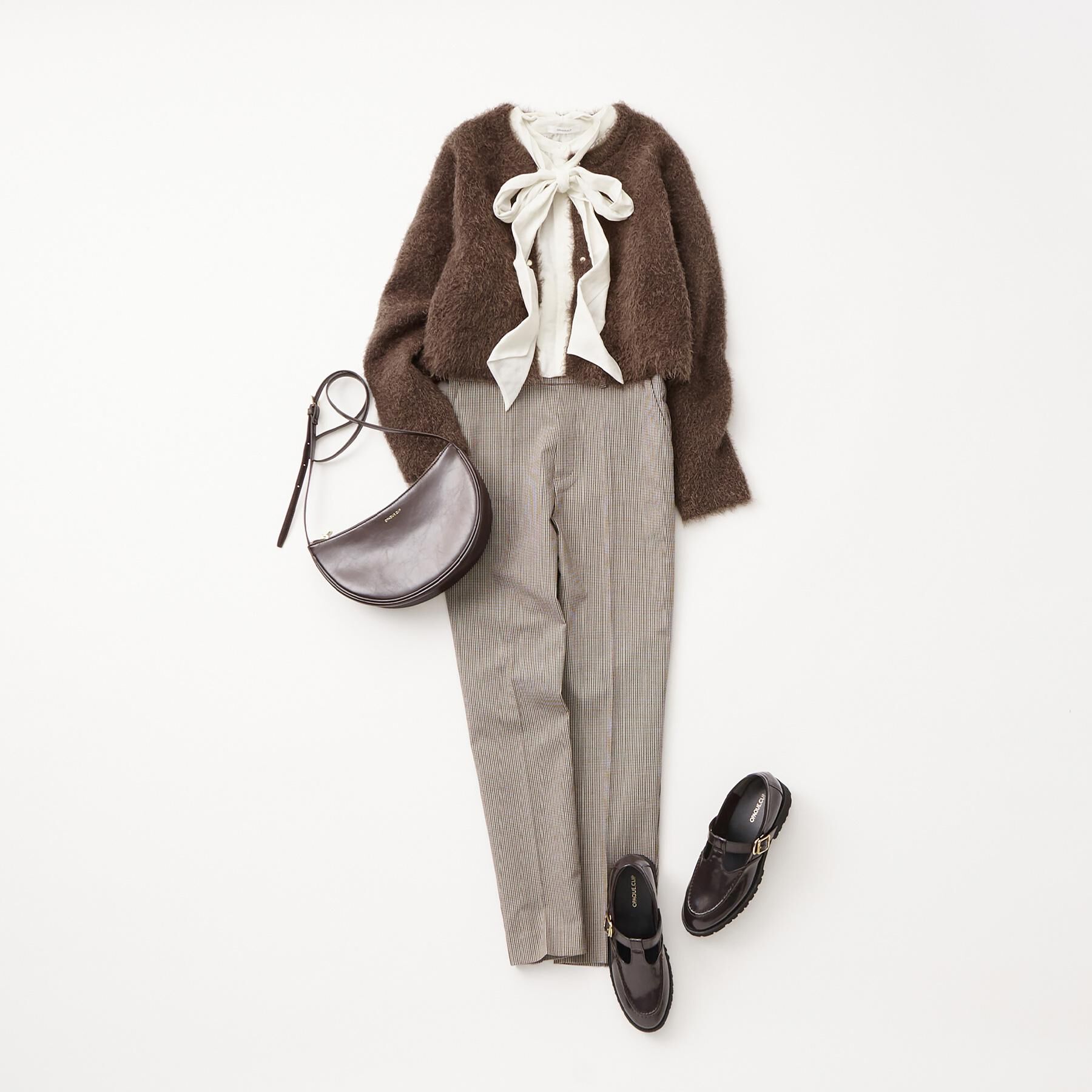 OPAQUE.CLIP「【軽量】オイル調合皮ムーンショルダーバッグ」|ショルダー・メッセンジャー|