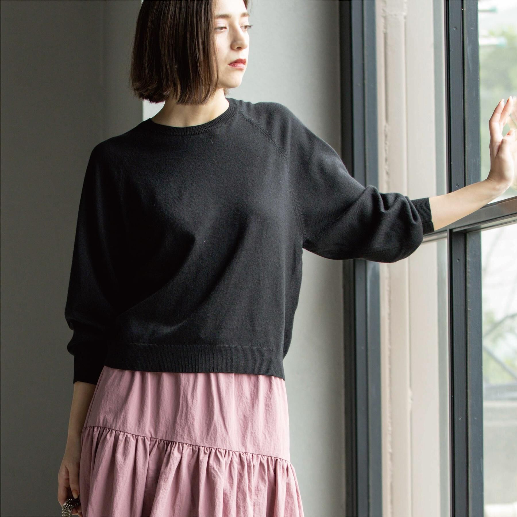 OPAQUE.CLIP「ラグランクルーネックニット/エクストラファインメリノウール【THEシリーズ/洗濯機OK】《6col/」|ニット・セーター|ブラック(019)