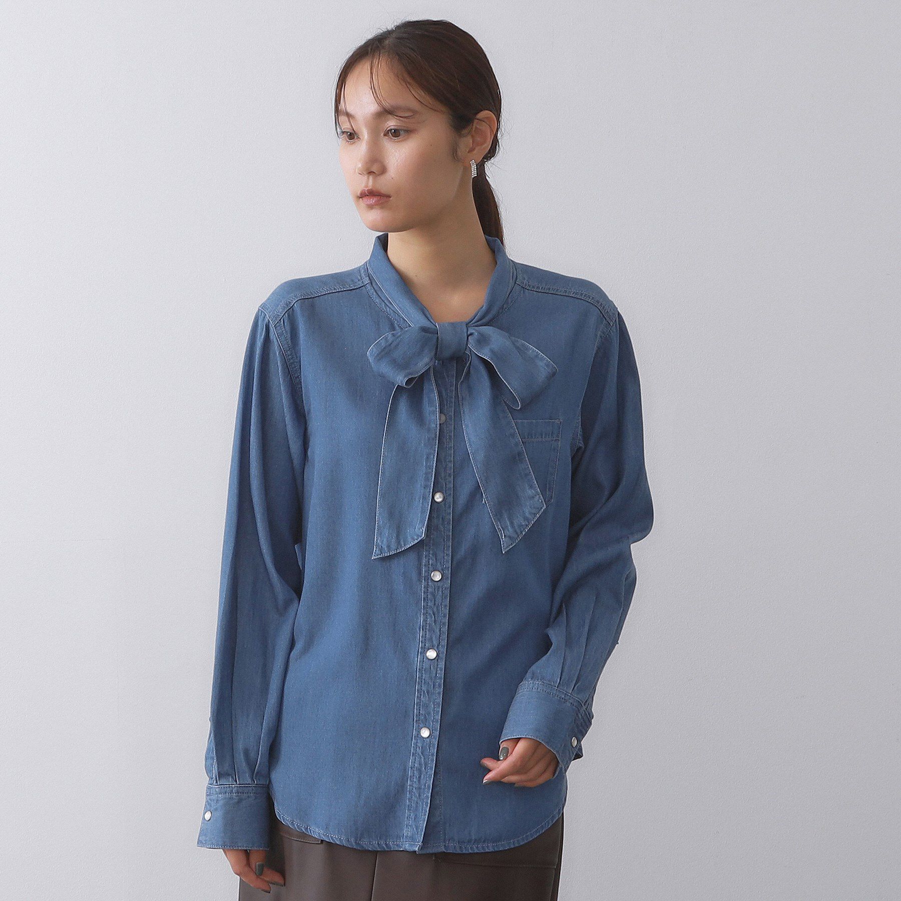 OPAQUE.CLIP「セルロース混デニムボウタイブラウス【洗濯機洗い可】」|シャツ・ブラウス|