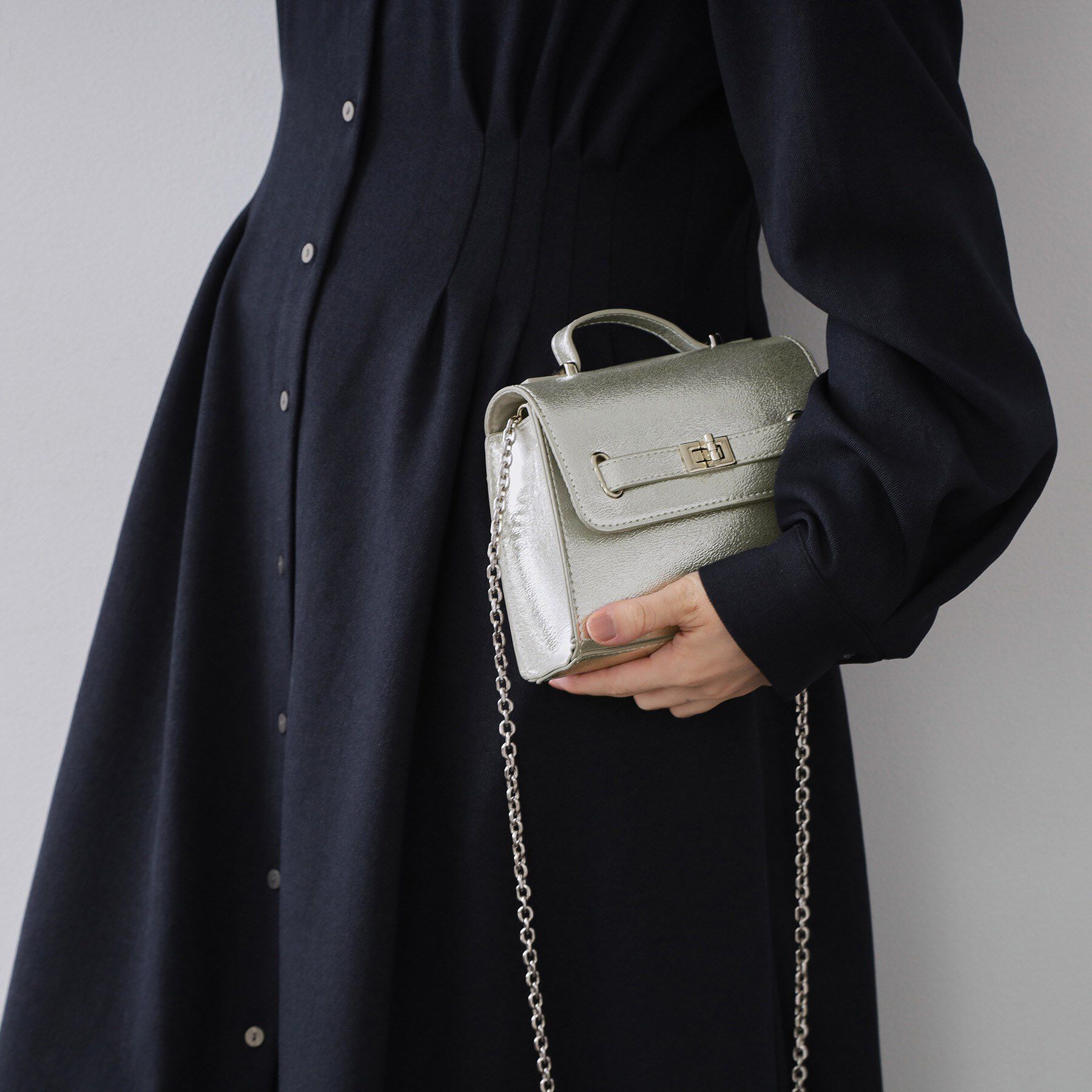 OPAQUE.CLIP「シャイニー合皮スクエアデザインチェーンミニショルダーバッグ」|ショルダー・メッセンジャー|