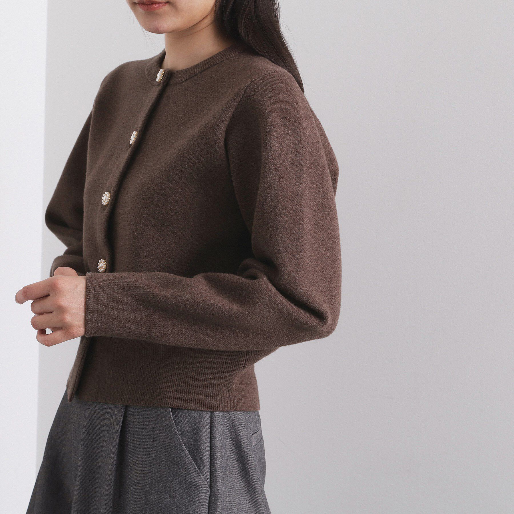 OPAQUE.CLIP「フェイクパールビジューボタンニットカーディガン【洗濯機OK】」|カーディガン|