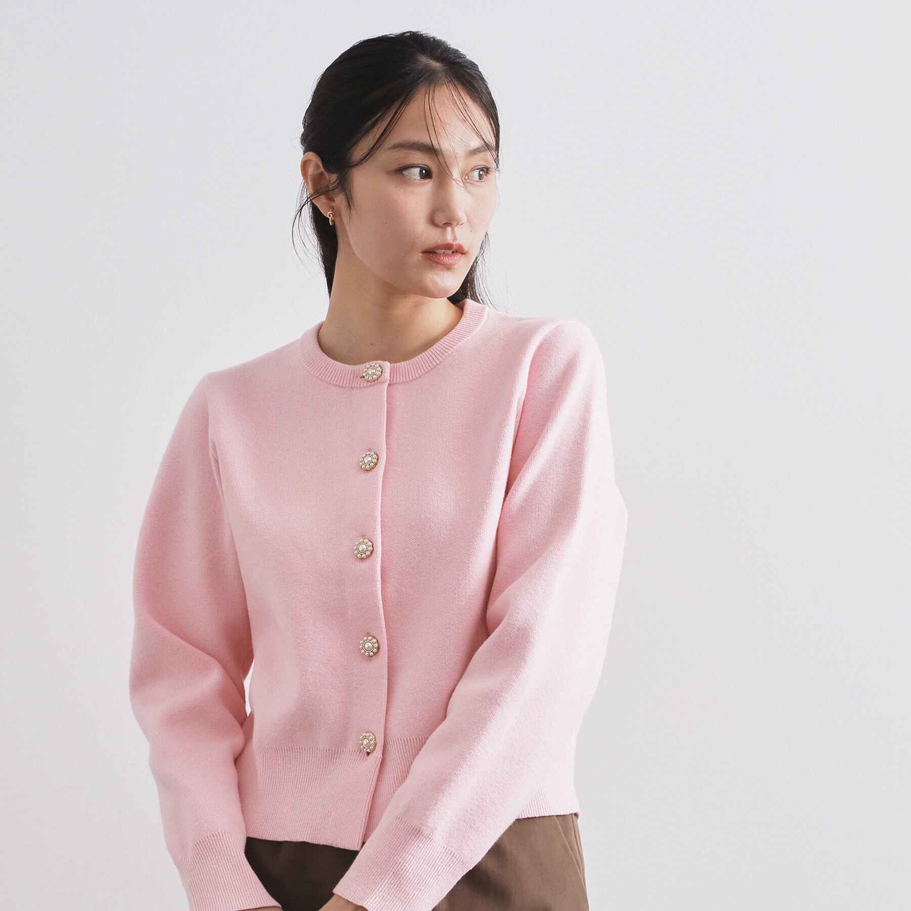 OPAQUE.CLIP「フェイクパールビジューボタンニットカーディガン【洗濯機OK】」|カーディガン|ピンク(071)