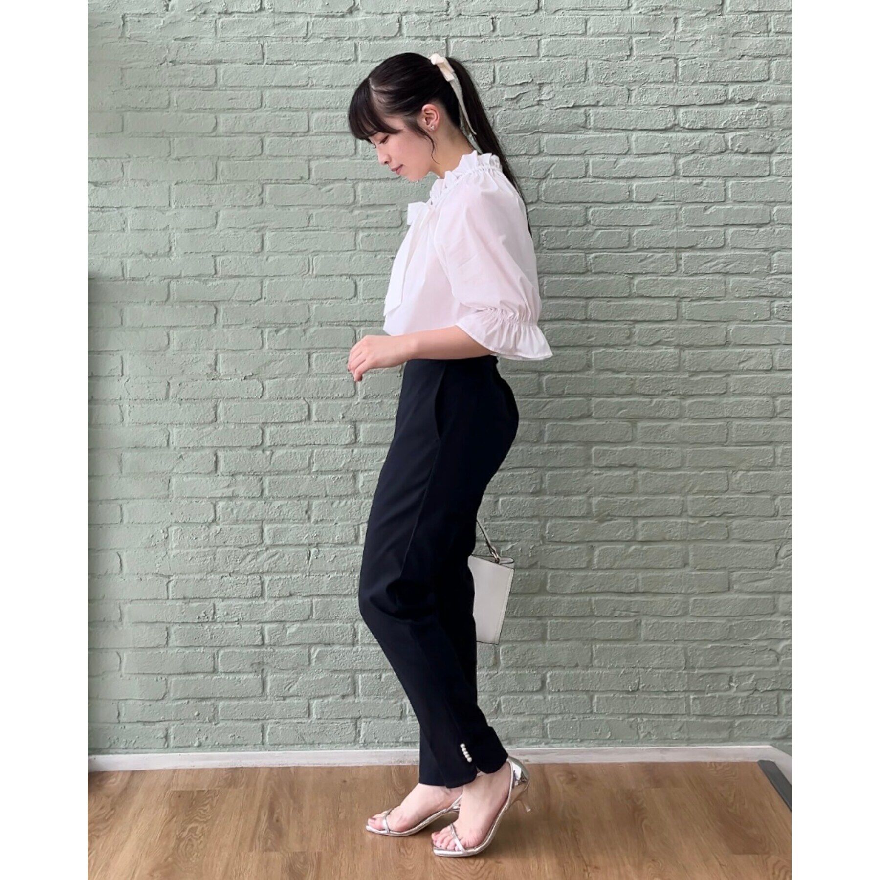 Couture broach「【オフィス/通勤にも◎】裾パール調・カーブスリットハイパーパンツ」|その他|