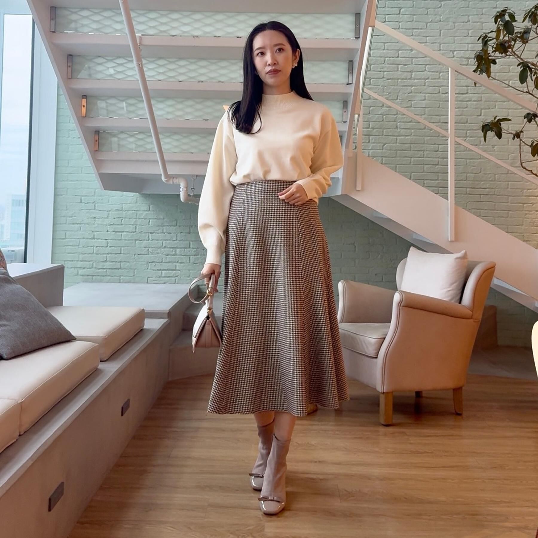 Couture broach「【後ろ姿も着映える・通勤】バックレースアップ微起毛ニット」|ニット・セーター|