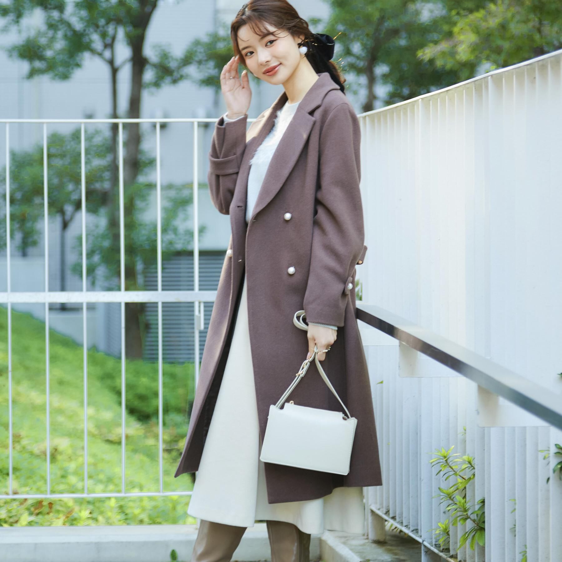 Couture broach「【大人上品・ベルト付き】パール調釦チェスターコート」|チェスターコート|