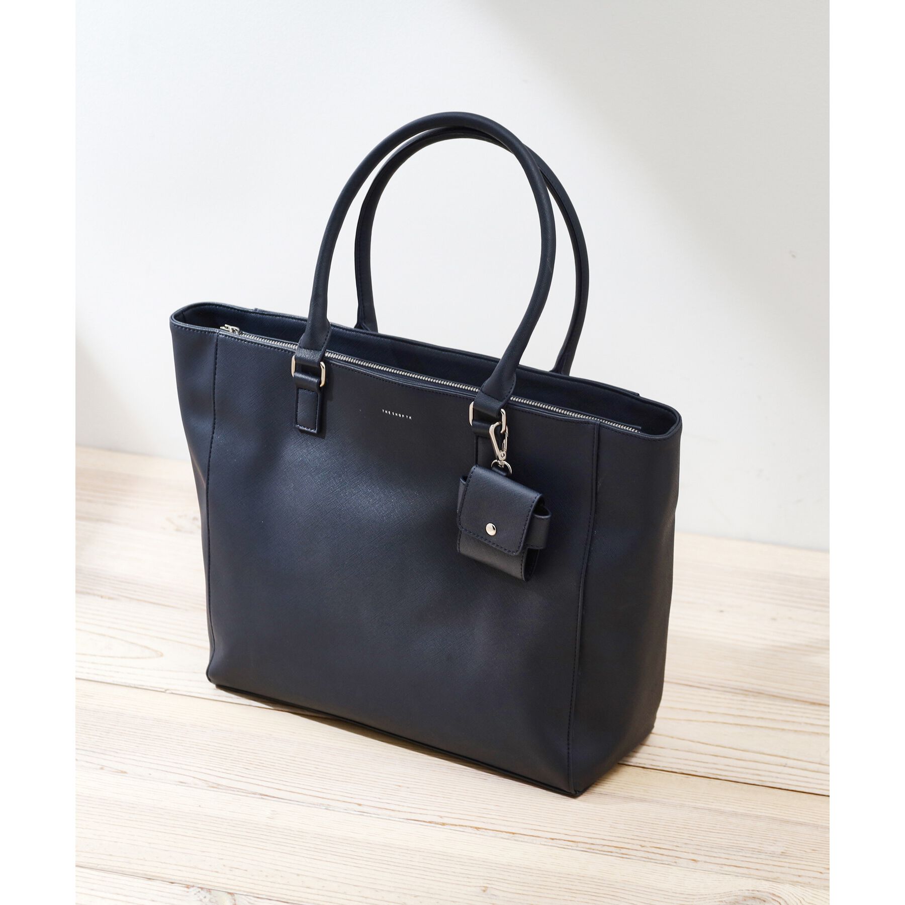 THE SHOP TK「【A4サイズ／ビジネスでも使える】合皮トートバッグ イヤホンケース付き」|トートバッグ|