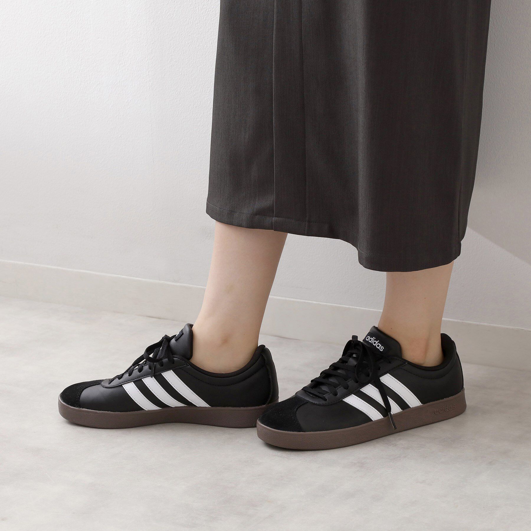 THE SHOP TK「adidas VLコートベース」|スニーカー|