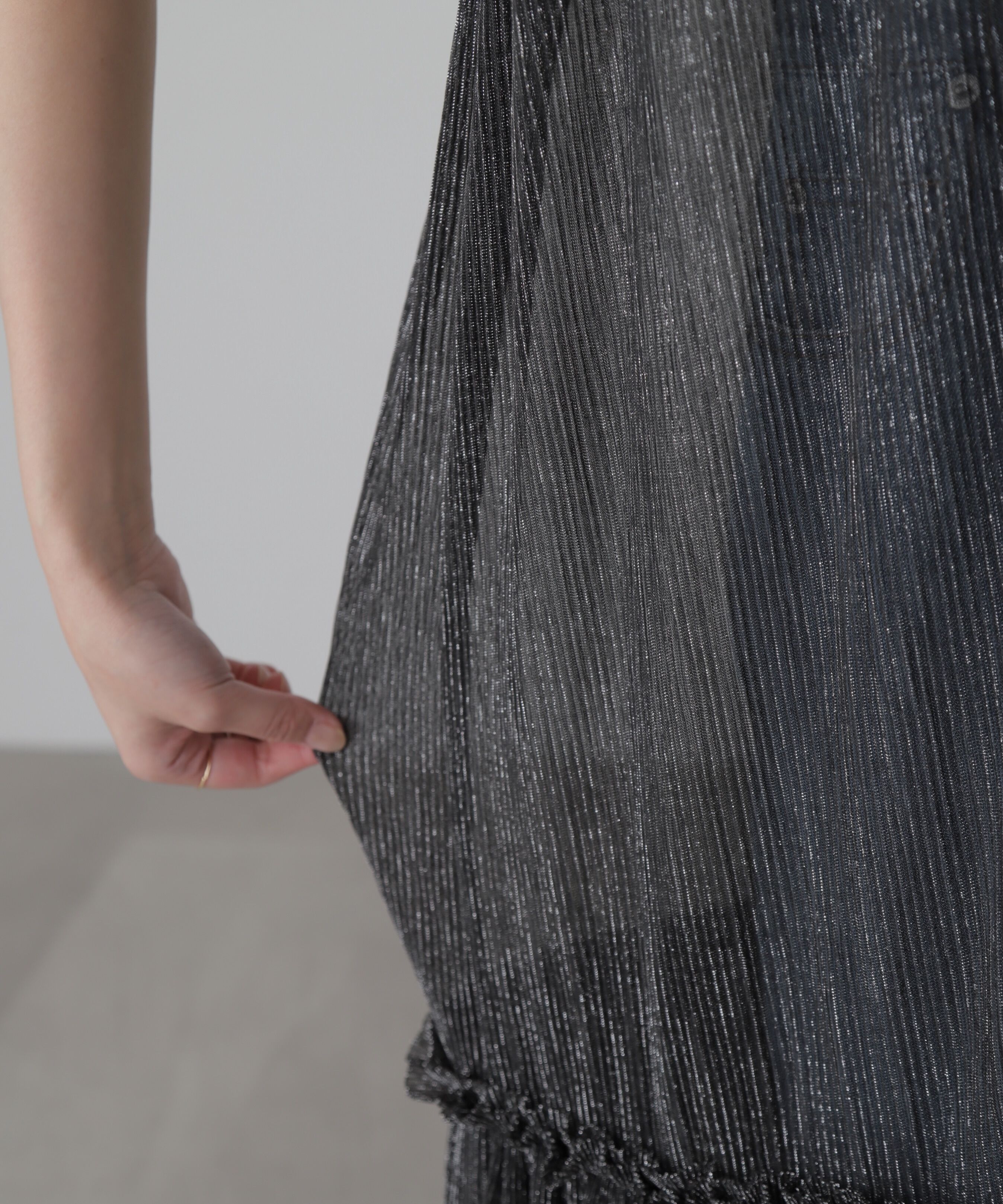  「［ブルーカラーWEB限定］ラメプリーツシアーキャミソールワンピース」|ワンピース|