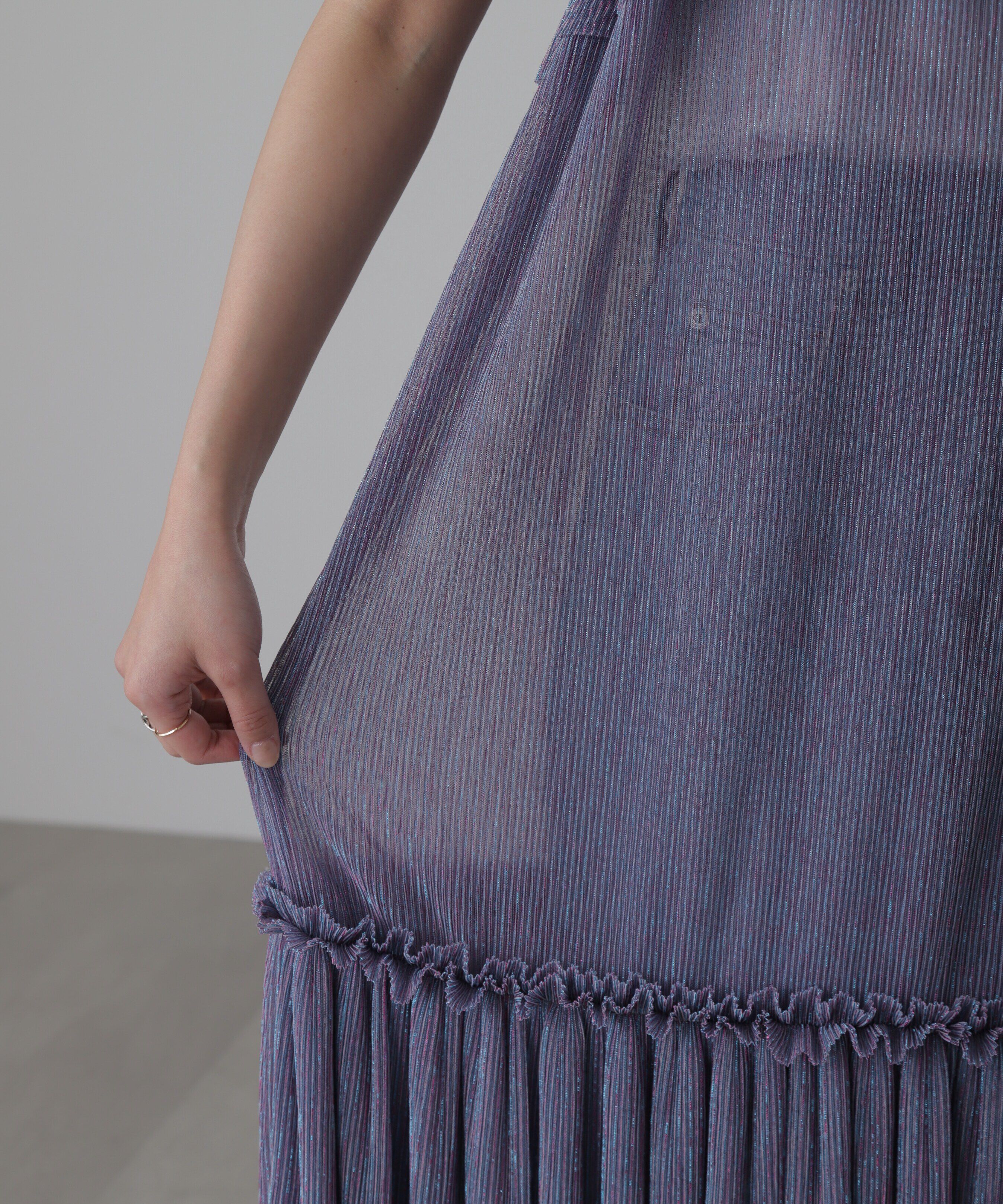  「［ブルーカラーWEB限定］ラメプリーツシアーキャミソールワンピース」|ワンピース|