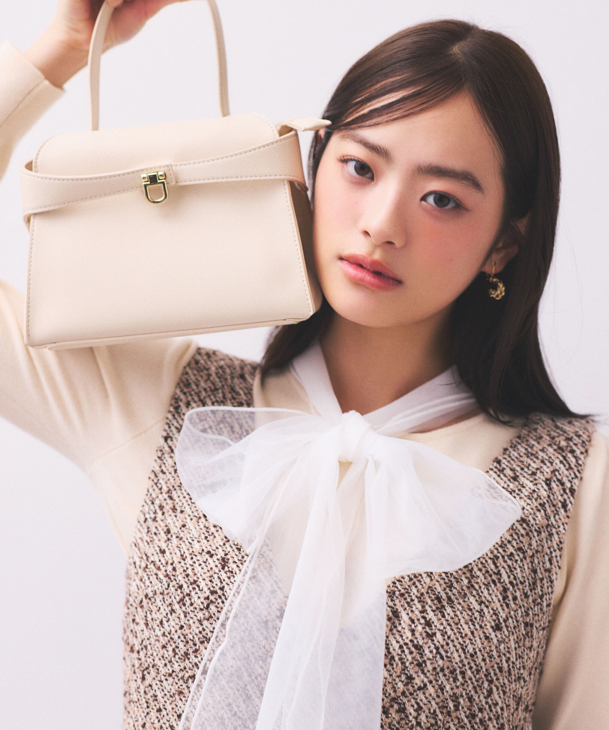 PROPORTION BODY DRESSING「《EDIT COLOGNE》ボウタイ付きニット 25AW」|ニット・セーター|エクリュ&times;白1