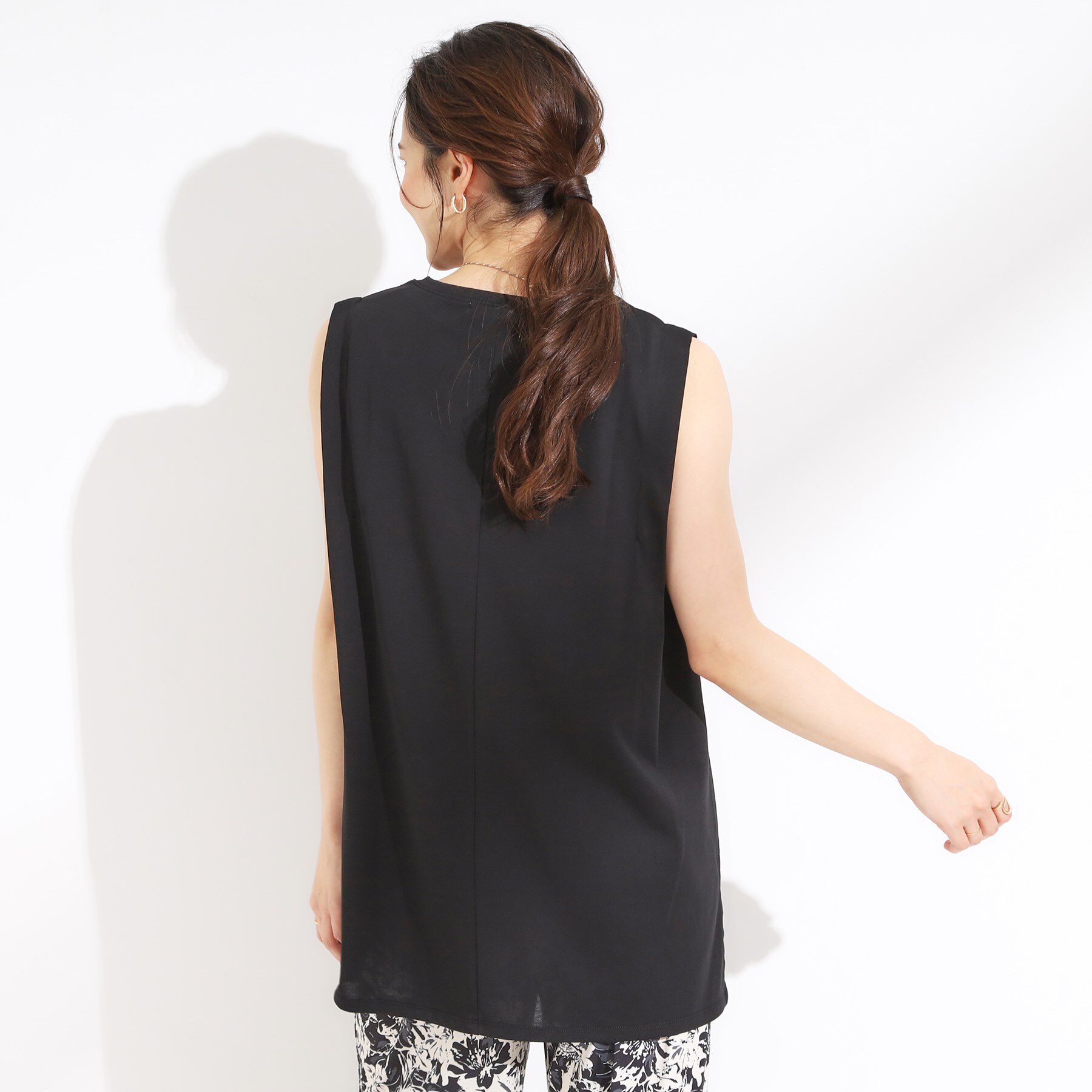 SHOO･LA･RUE「【汗ジミ軽減/ひんやり/UV】大人のヘルシーな着こなしに タックノースリーブチュニック」|チュニック|