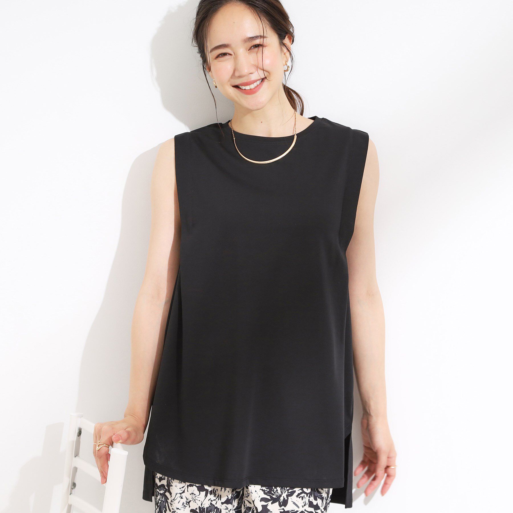 SHOO･LA･RUE「【汗ジミ軽減/ひんやり/UV】大人のヘルシーな着こなしに タックノースリーブチュニック」|チュニック|ブラック(019)