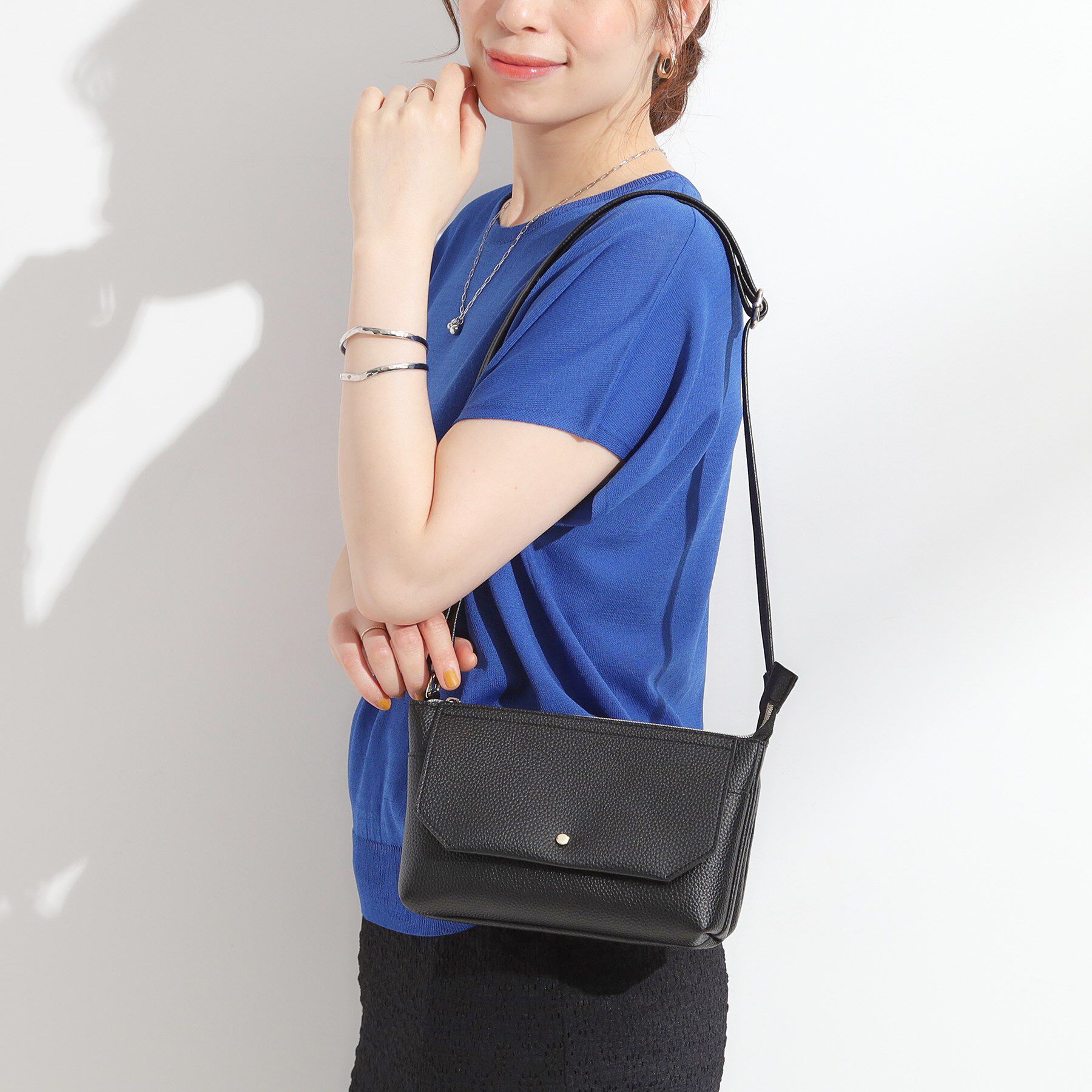 SHOO･LA･RUE「【軽量】ふわっと軽いフラップショルダーバッグ」|ショルダー・メッセンジャー|ブラック(019)