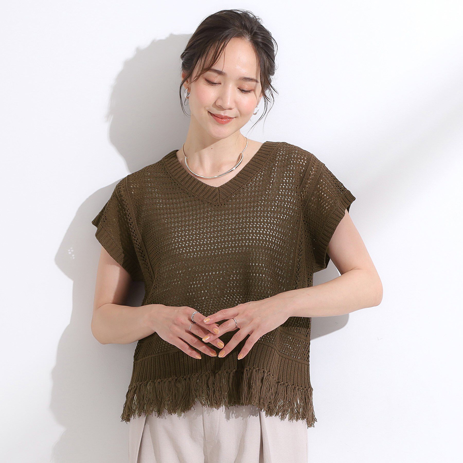 SHOO･LA･RUE「【S-LL】裾フリンジマクラメVネックニット」|ニット・セーター|