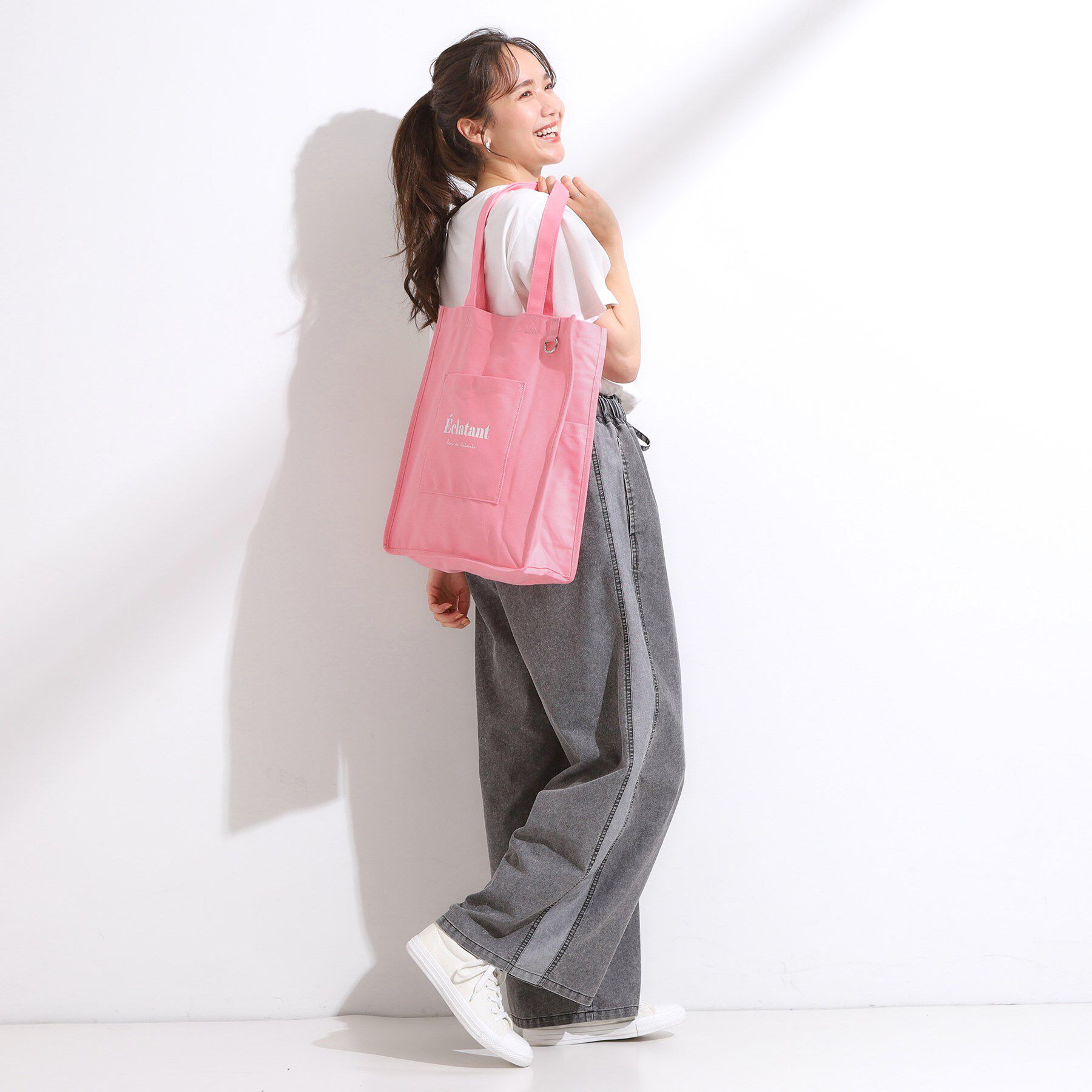 SHOO･LA･RUE「【ラッキーカラー/推し活にも】うちわも入るキャンバストートバッグ」|トートバッグ|