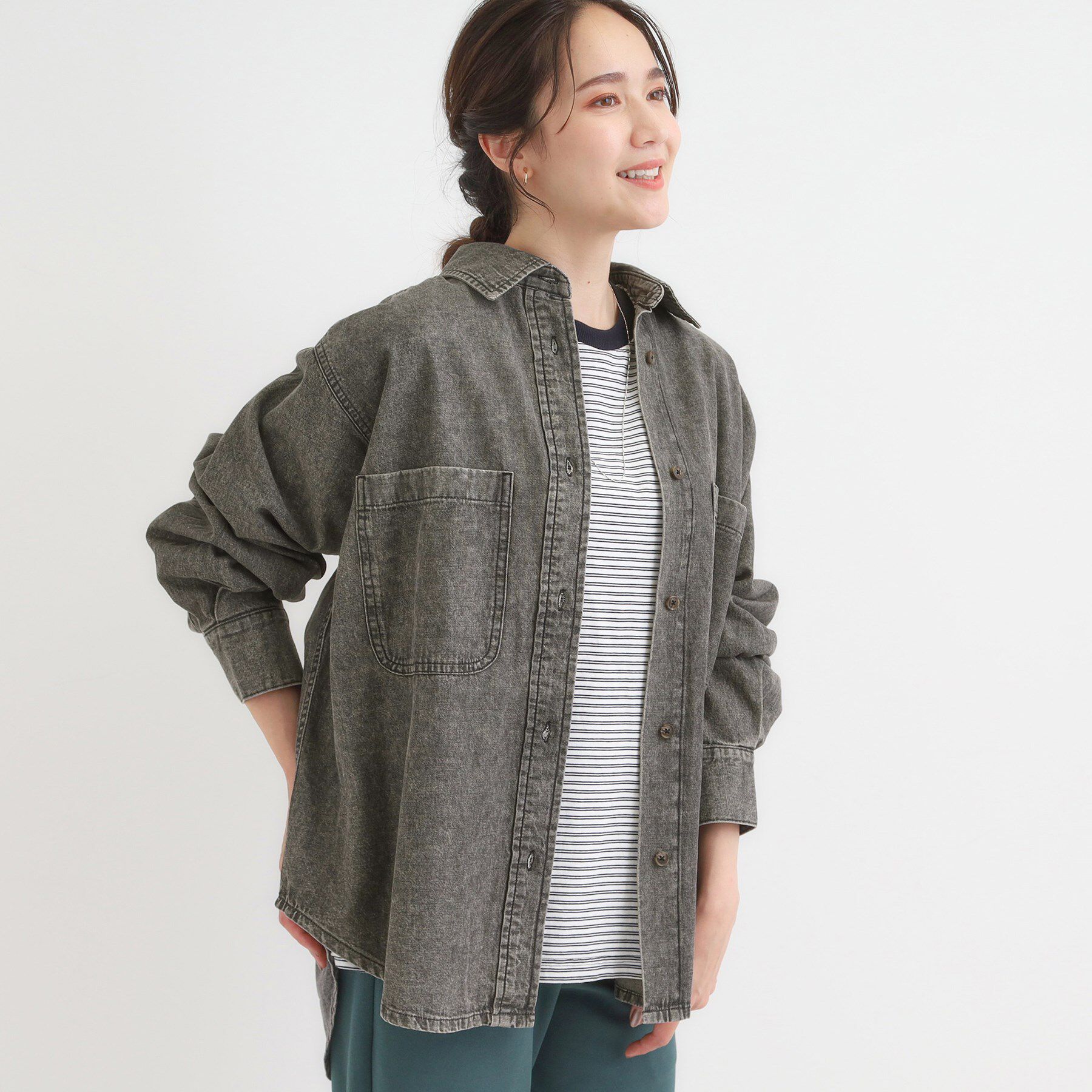 SHOO･LA･RUE「【S-LL】こなれ感をプラスする BIGポケットデニムシャツ」|シャツ・ブラウス|ブラック(019)