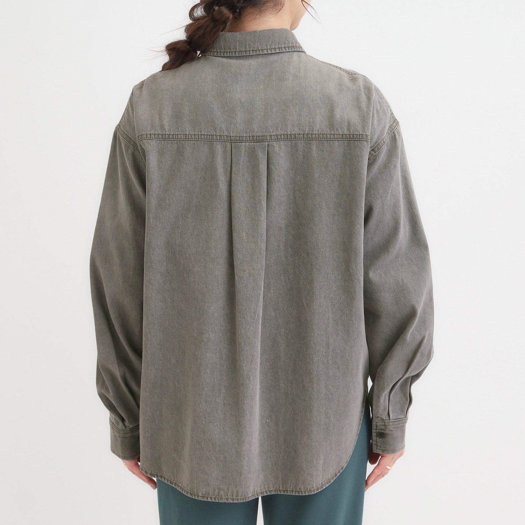 SHOO･LA･RUE「【S-LL】大人のカジュアルコーデに こなれデニムシャツ」|シャツ・ブラウス|