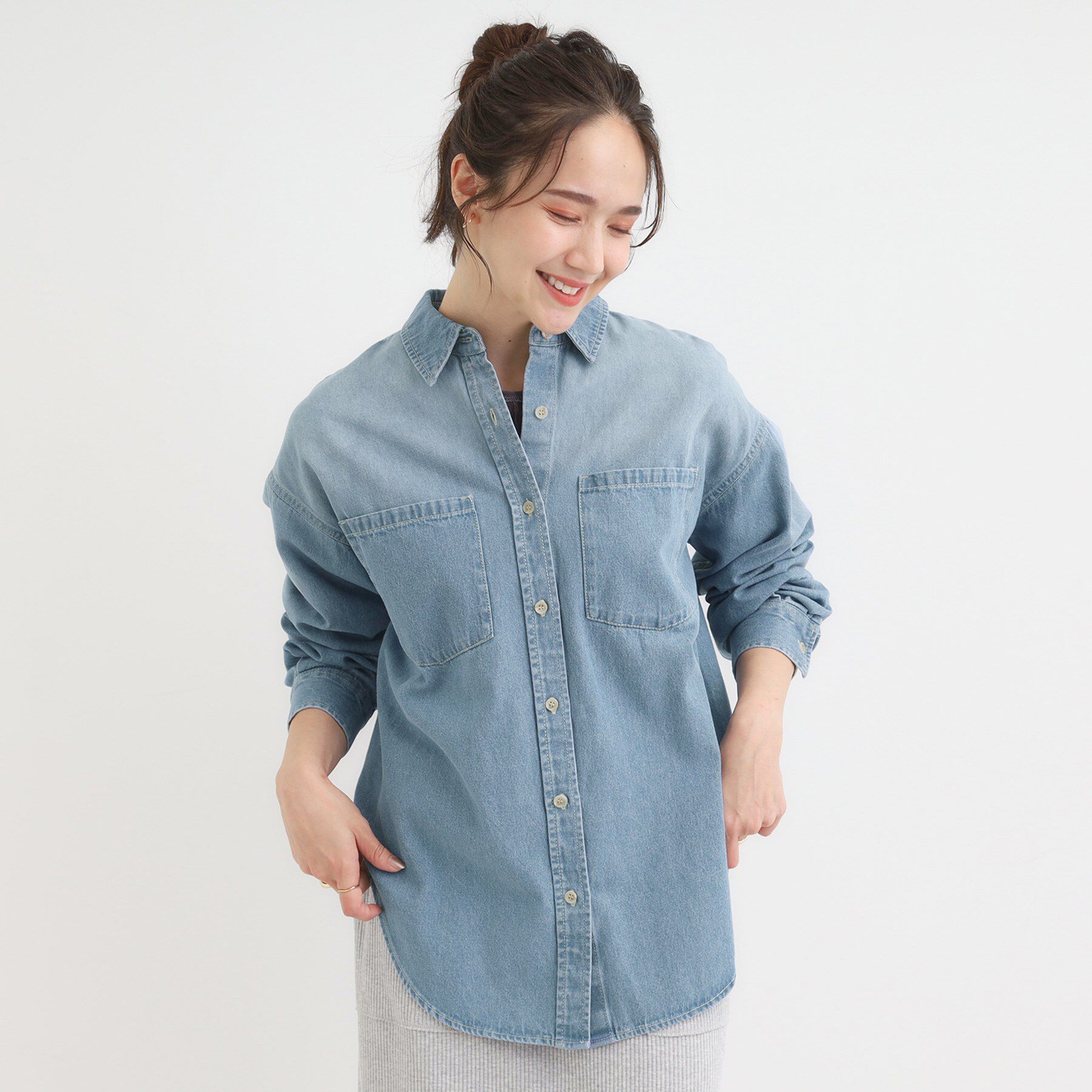 SHOO･LA･RUE「【S-LL】大人のカジュアルコーデに こなれデニムシャツ」|シャツ・ブラウス|