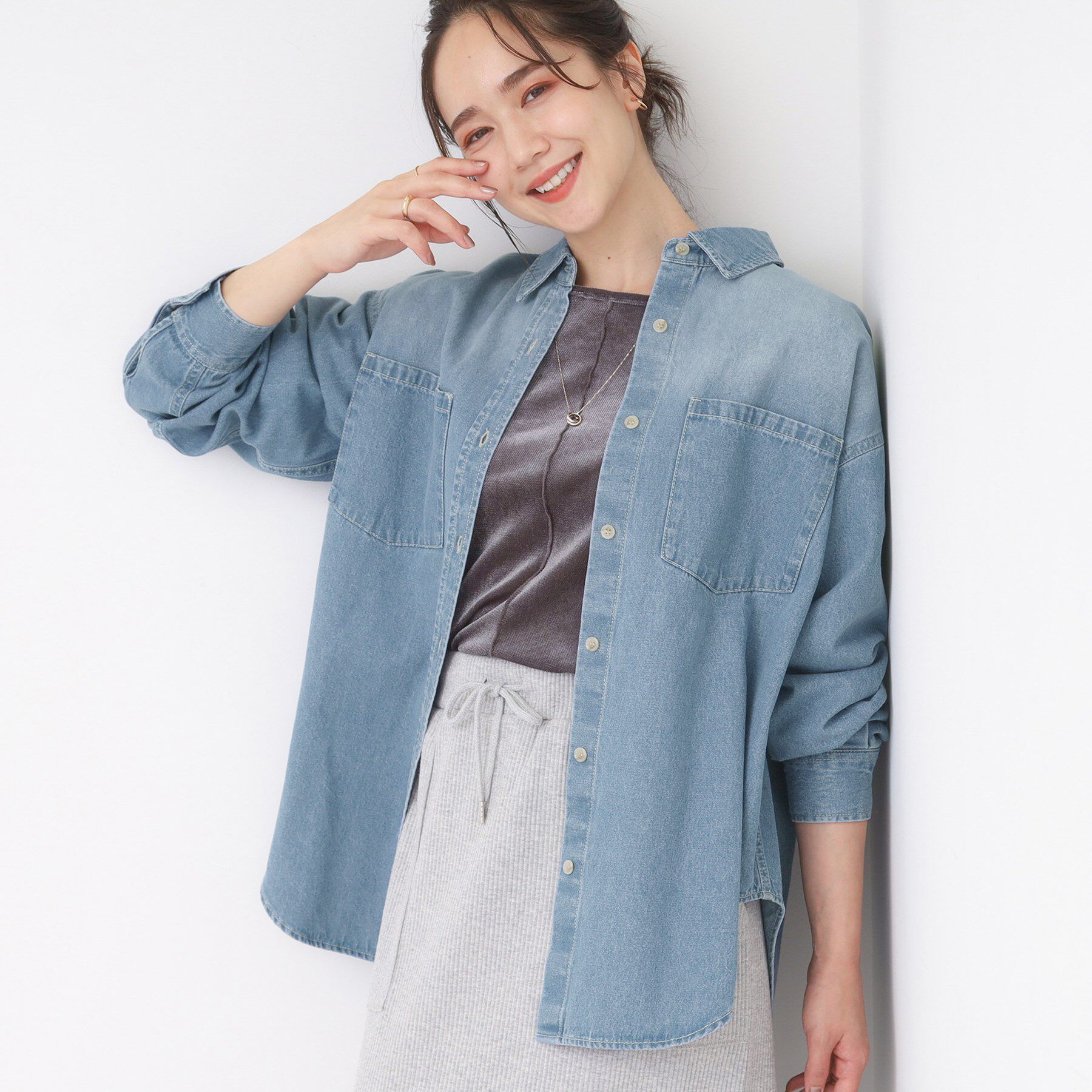 SHOO･LA･RUE「【S-LL】大人のカジュアルコーデに こなれデニムシャツ」|シャツ・ブラウス|ブルー(092)