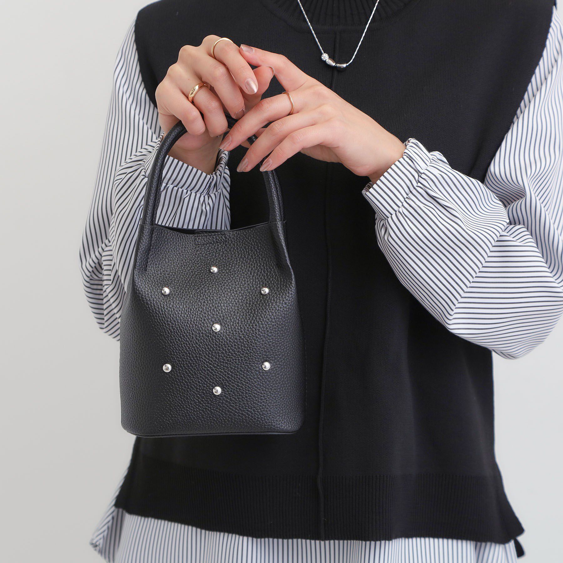 SHOO･LA･RUE「つまみハンドルスタッズミニショルダー」|ショルダー・メッセンジャー|