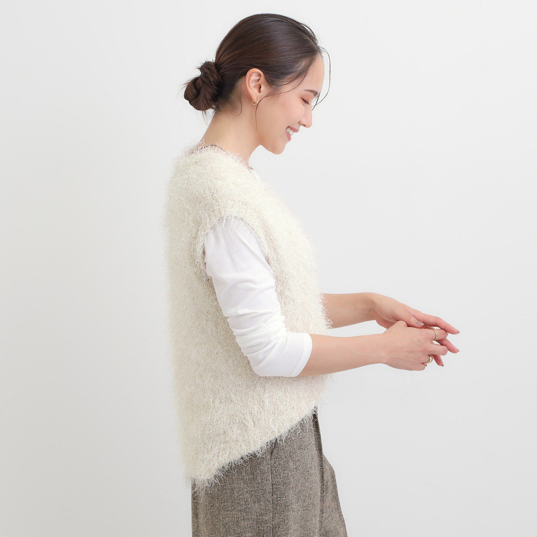 SHOO･LA･RUE「【2点セット/S-LL】大人のフェミニンカジュアルに ラメシャギーニットベスト+ロンT」|ニット・セーター|