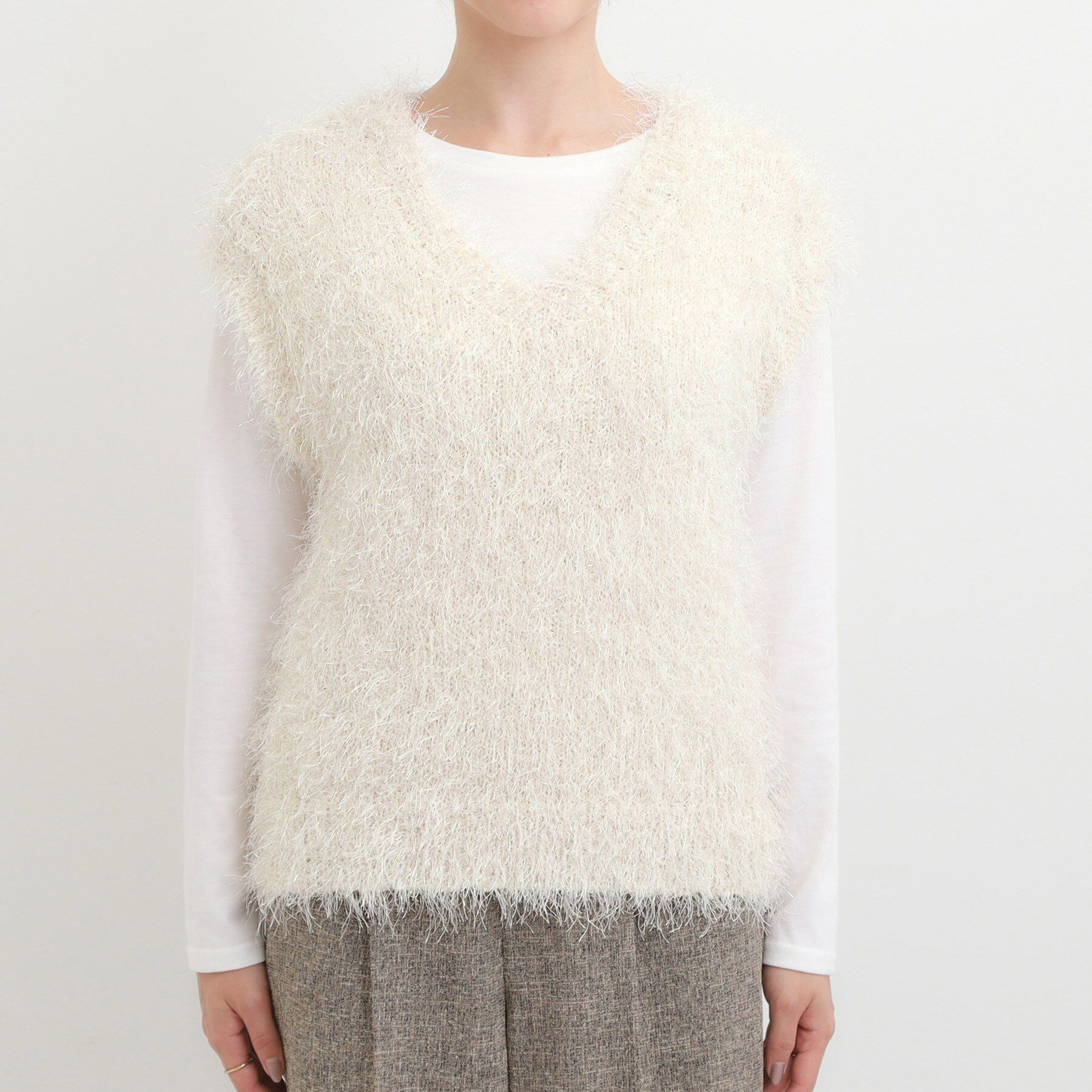 SHOO･LA･RUE「【2点セット/S-LL】大人のフェミニンカジュアルに ラメシャギーニットベスト+ロンT」|ニット・セーター|